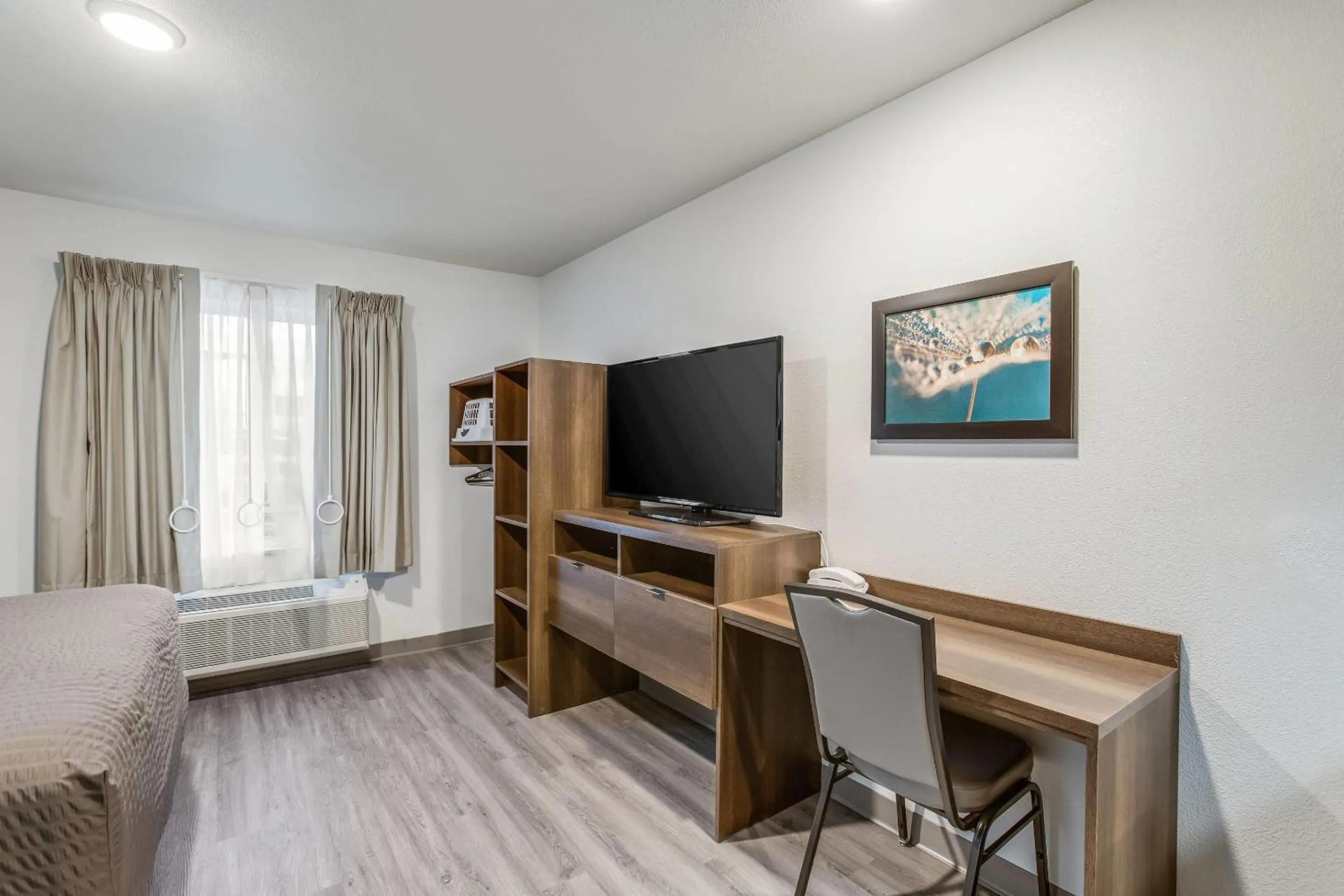 Bedroom, Bed in WoodSpring Suites Novi Farmington