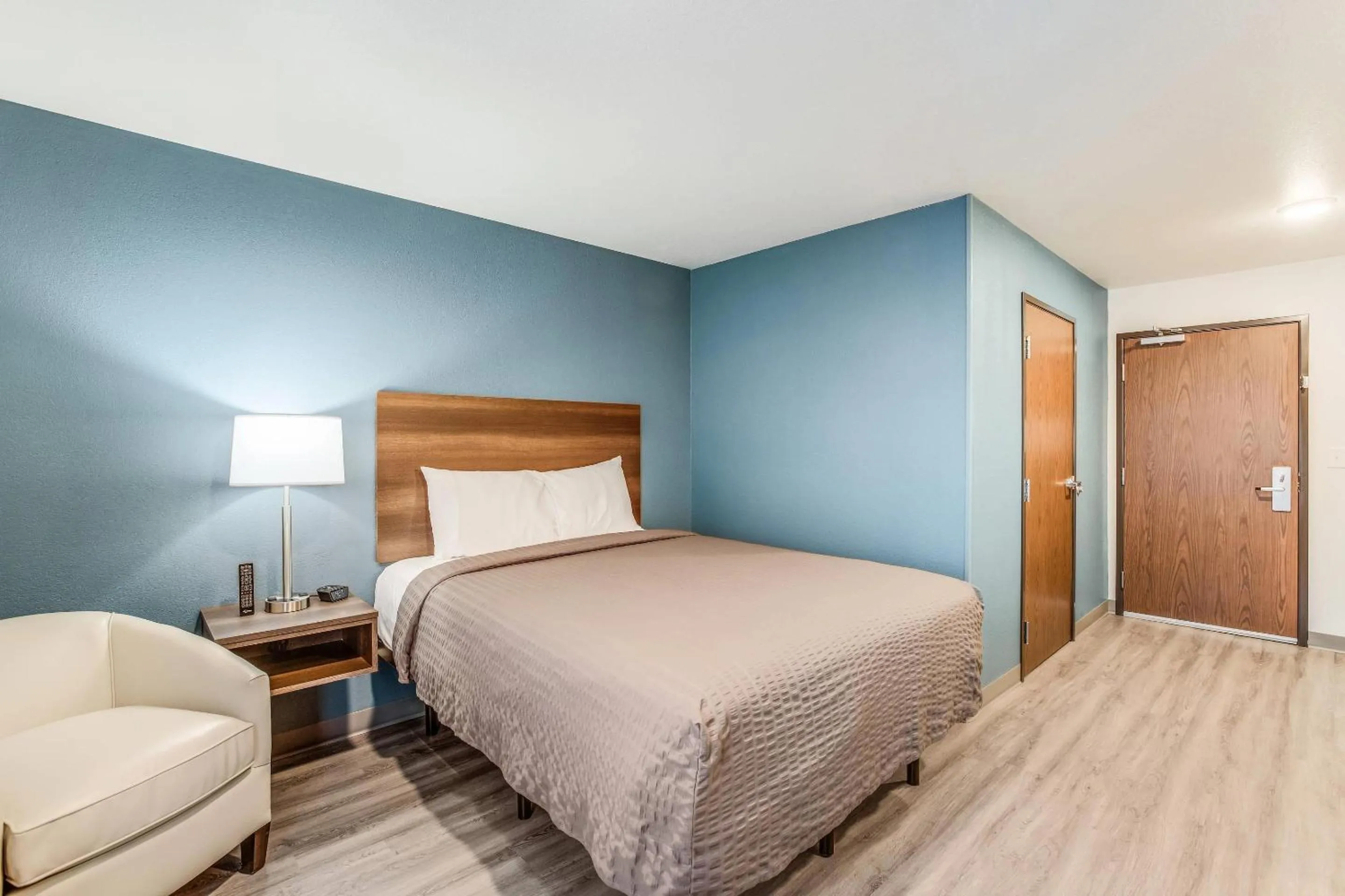 Bedroom, Bed in WoodSpring Suites Novi Farmington