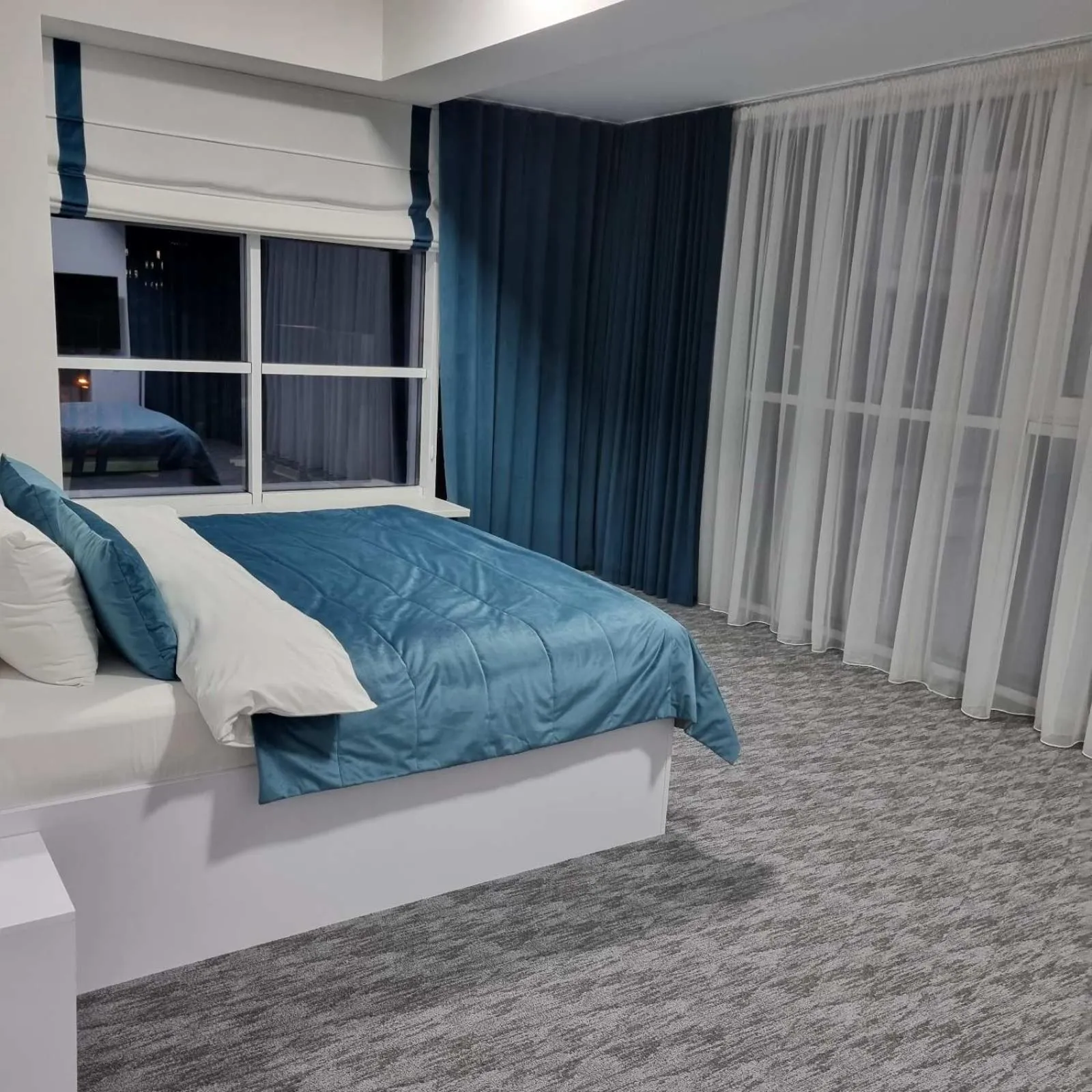 Bedroom, Bed in Glass Cube Hotel