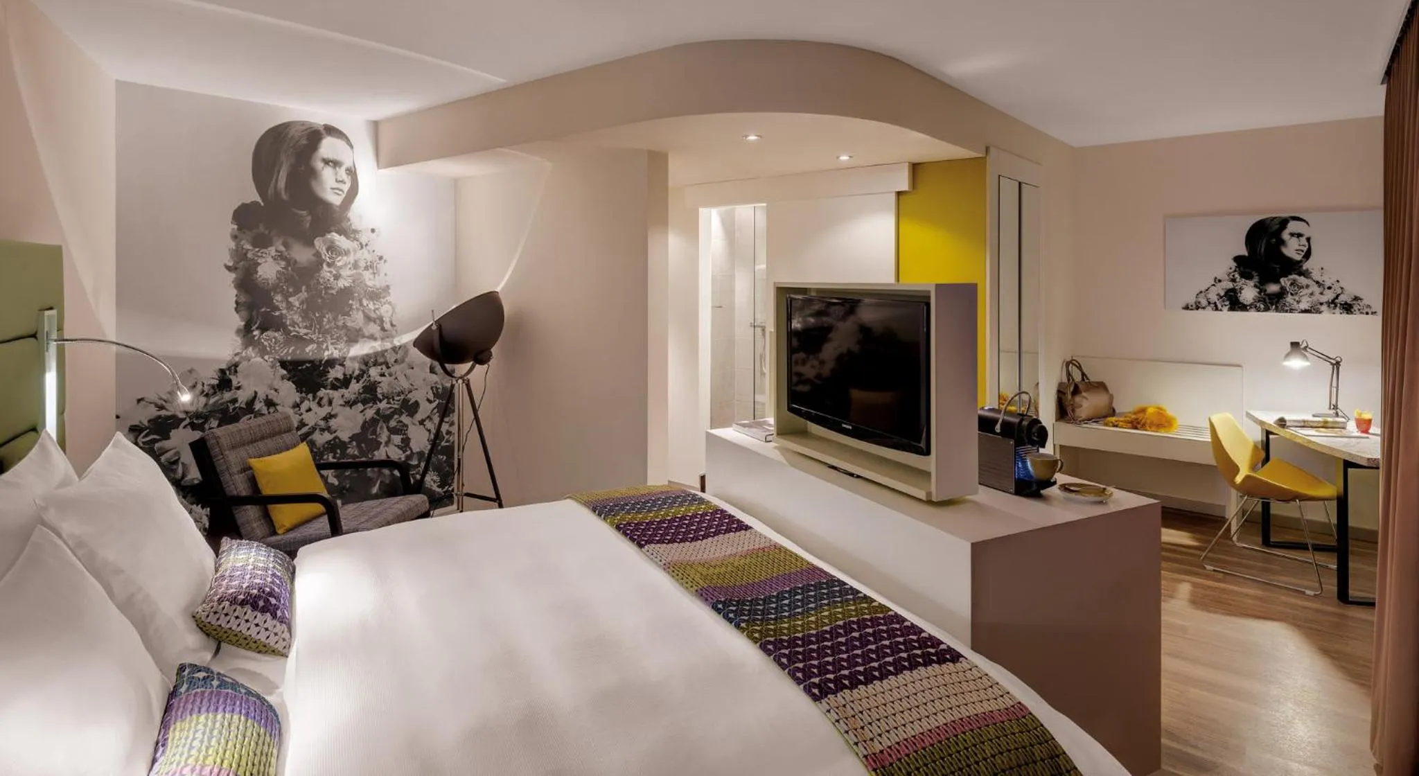 Photo of the whole room, Bed in Hotel Indigo - Dusseldorf - Victoriaplatz by IHG