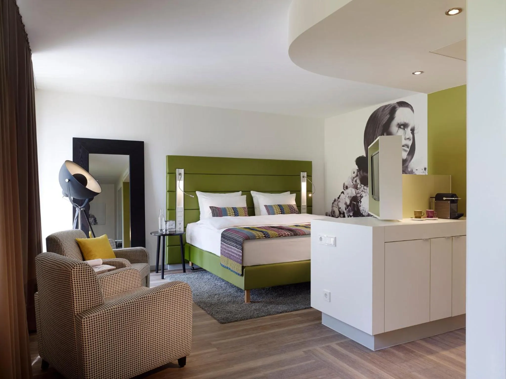 Photo of the whole room, Bed in Hotel Indigo - Dusseldorf - Victoriaplatz by IHG