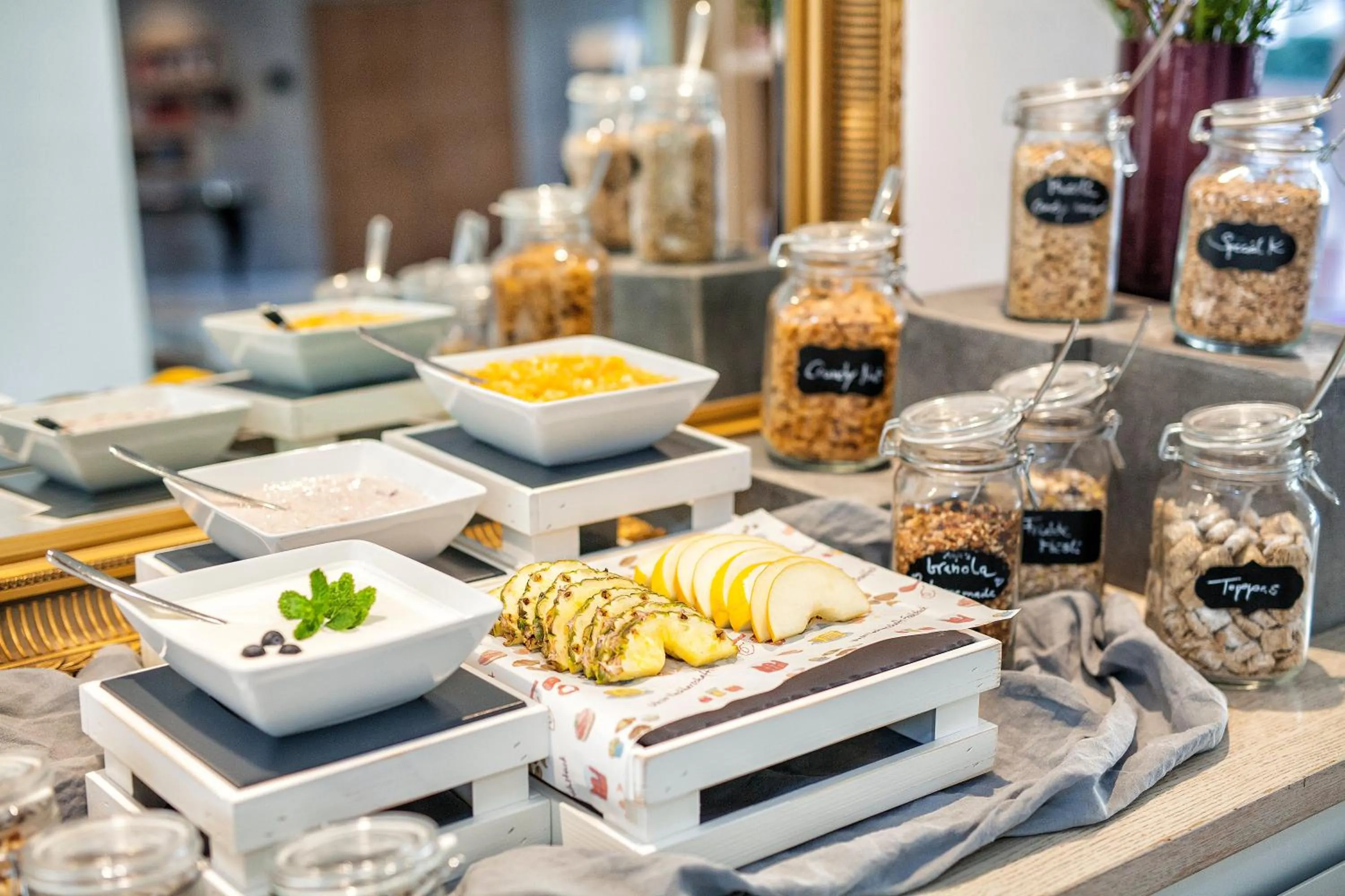 Breakfast in Hotel Indigo - Dusseldorf - Victoriaplatz by IHG
