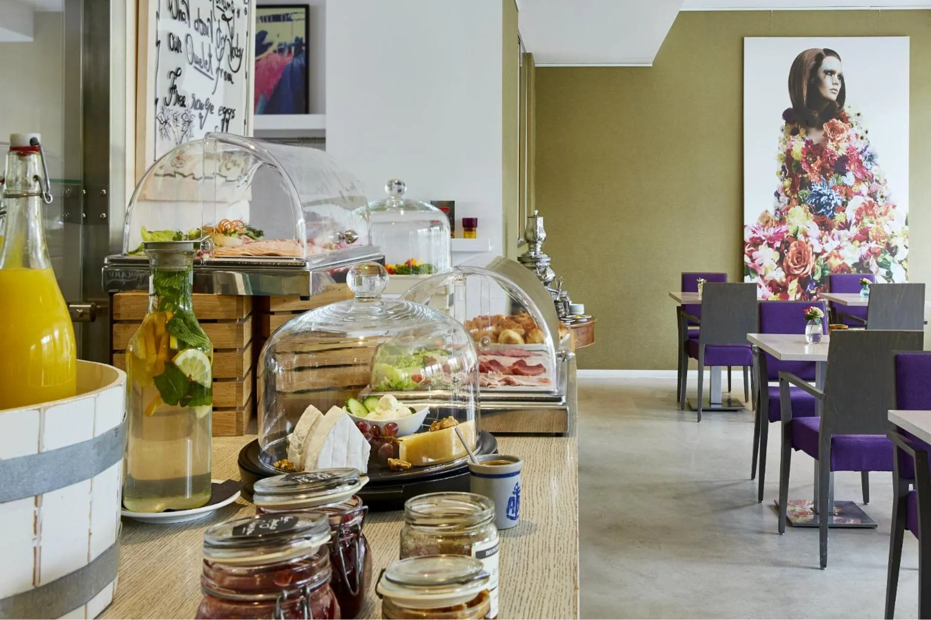 Restaurant/places to eat in Hotel Indigo - Dusseldorf - Victoriaplatz by IHG