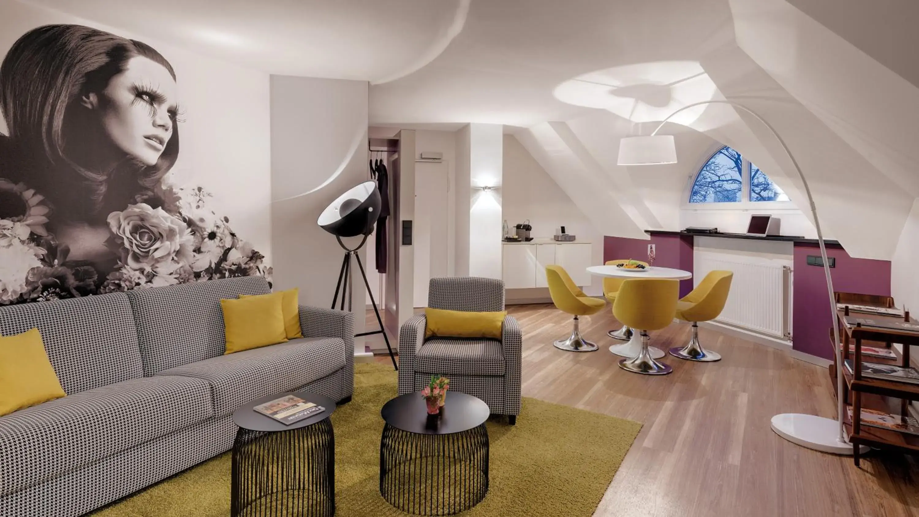 One-Bedroom King Suite with City View in Hotel Indigo - Dusseldorf - Victoriaplatz by IHG One-Bedroom King Suite with City View in Hotel Indigo - Dusseldorf - Victoriaplatz by IHG