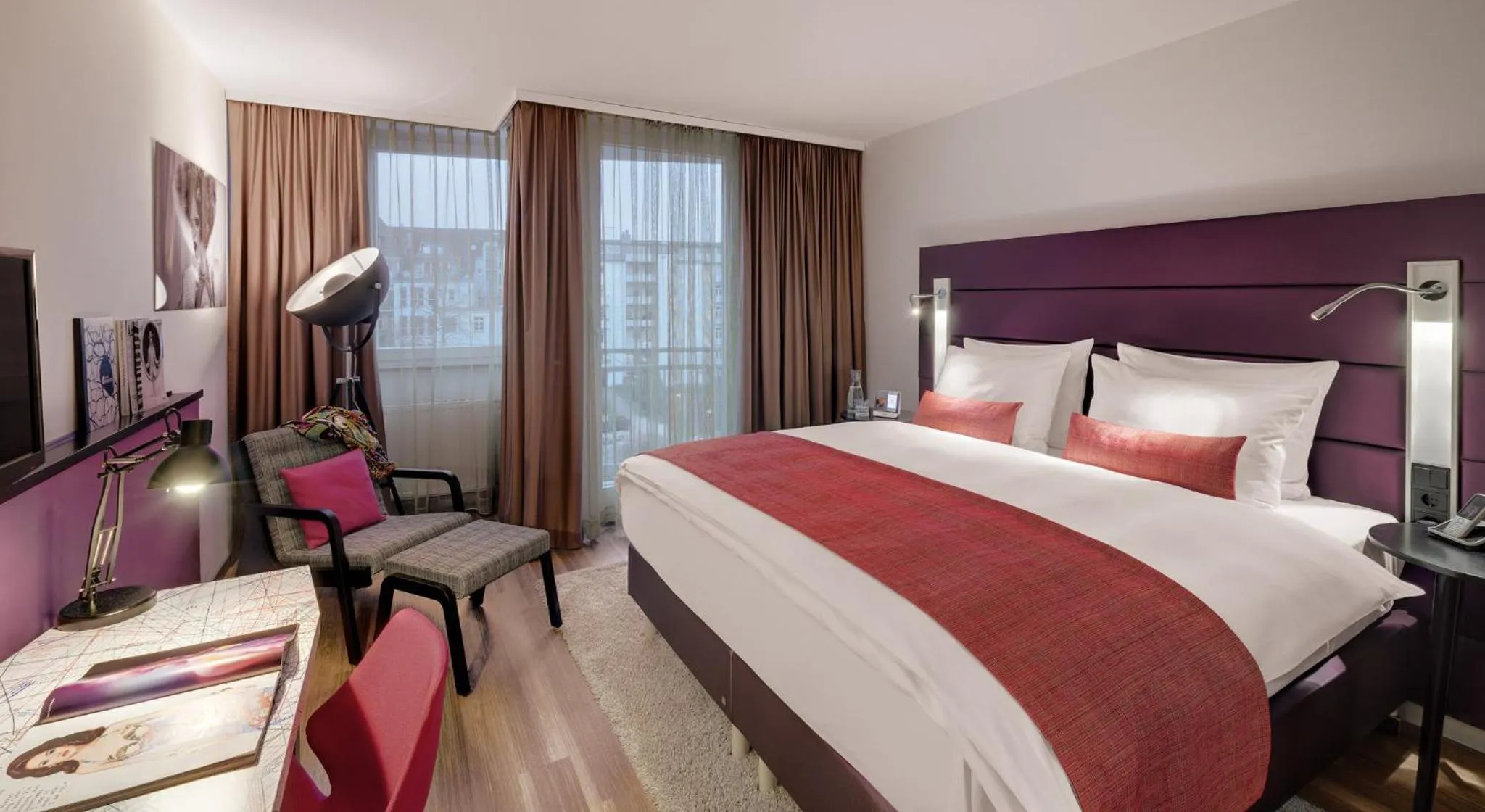 Photo of the whole room, Bed in Hotel Indigo - Dusseldorf - Victoriaplatz by IHG