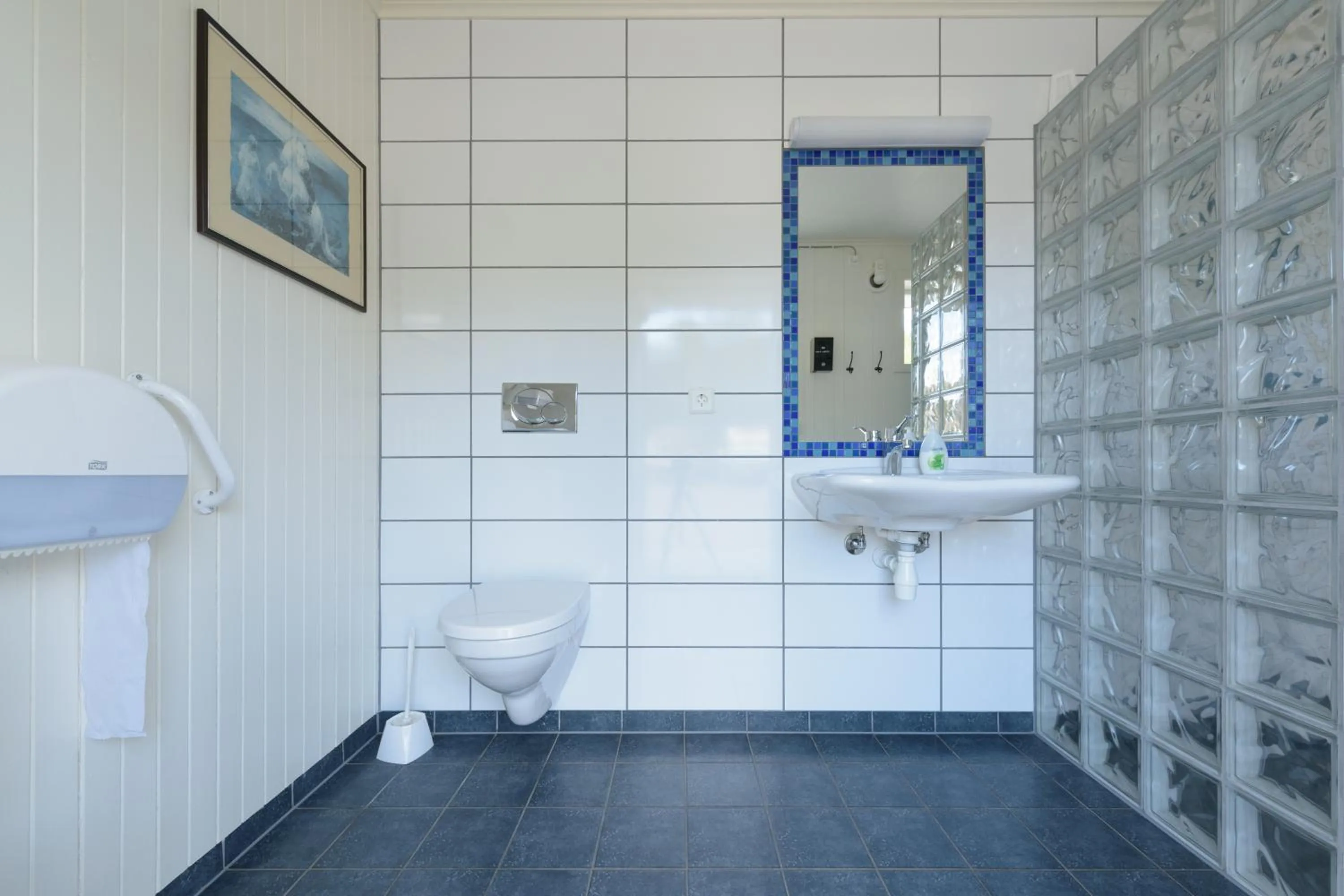 Shower in Kabelvåg Feriehus & Camping