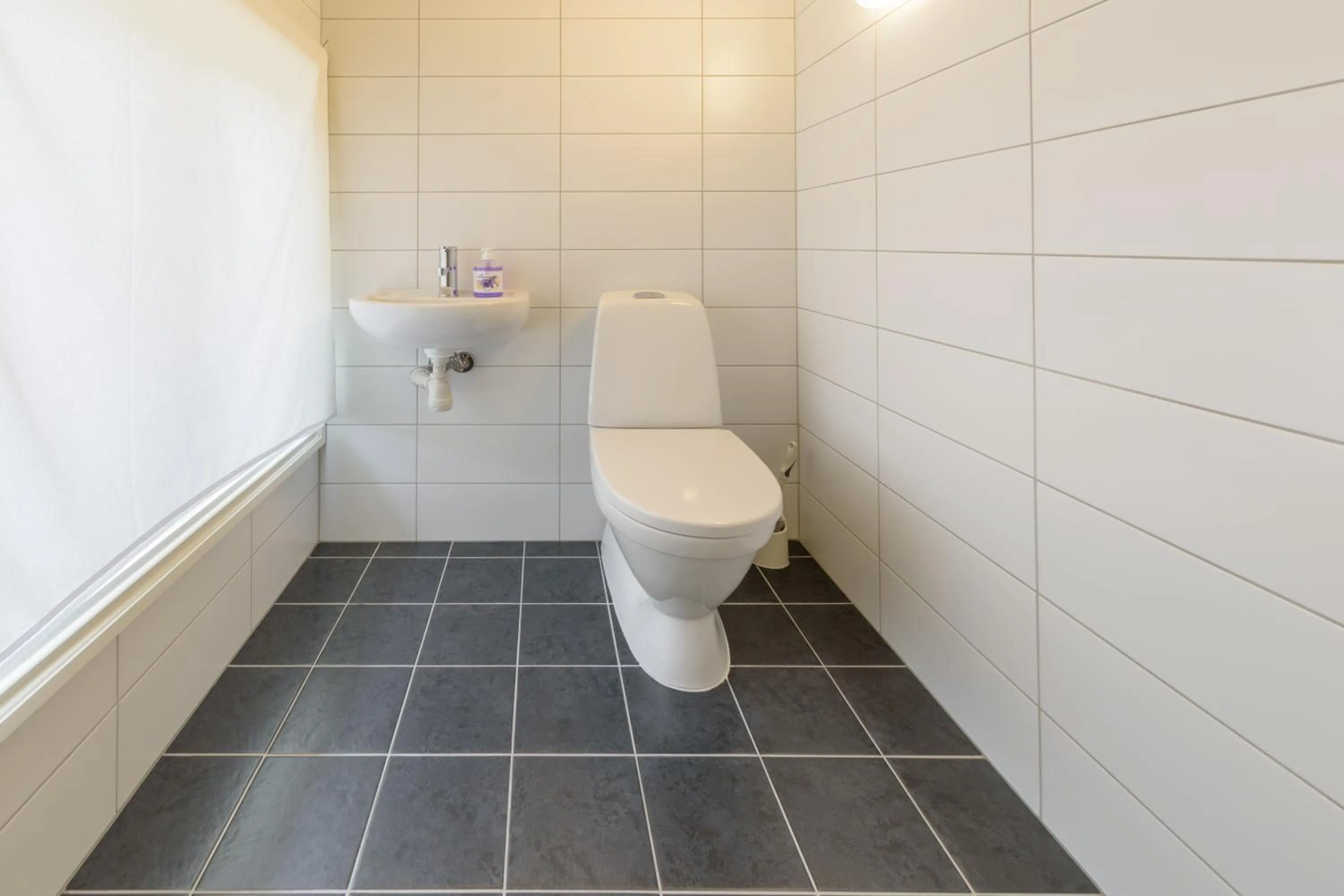 Toilet in Kabelvåg Feriehus & Camping