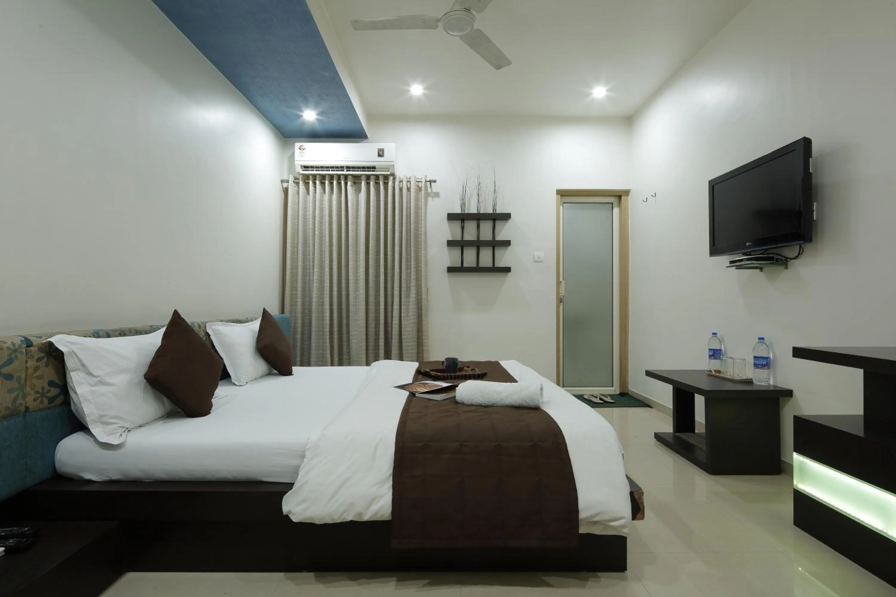 Photo of the whole room, Bed in Hotel Volga