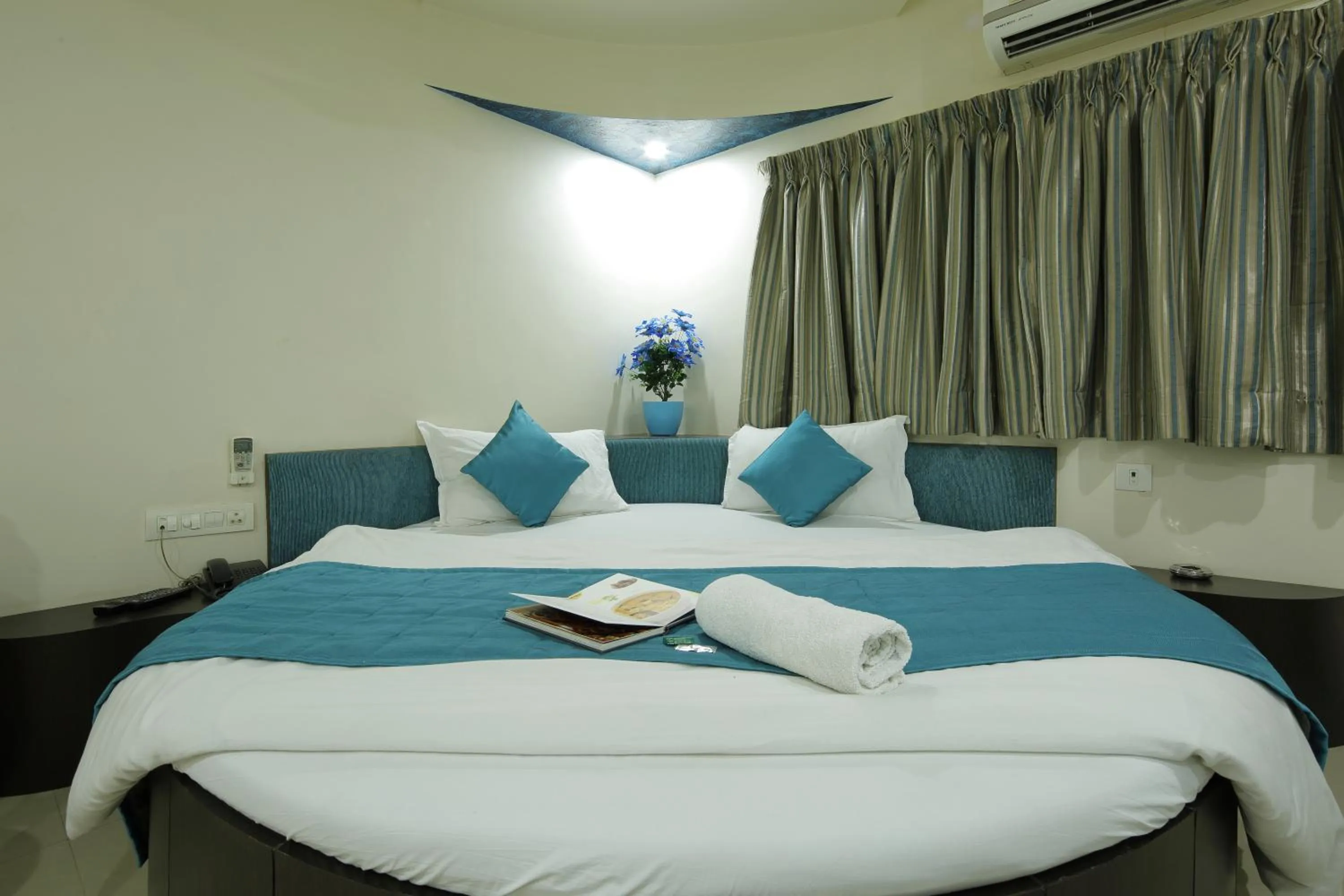 Photo of the whole room, Bed in Hotel Volga