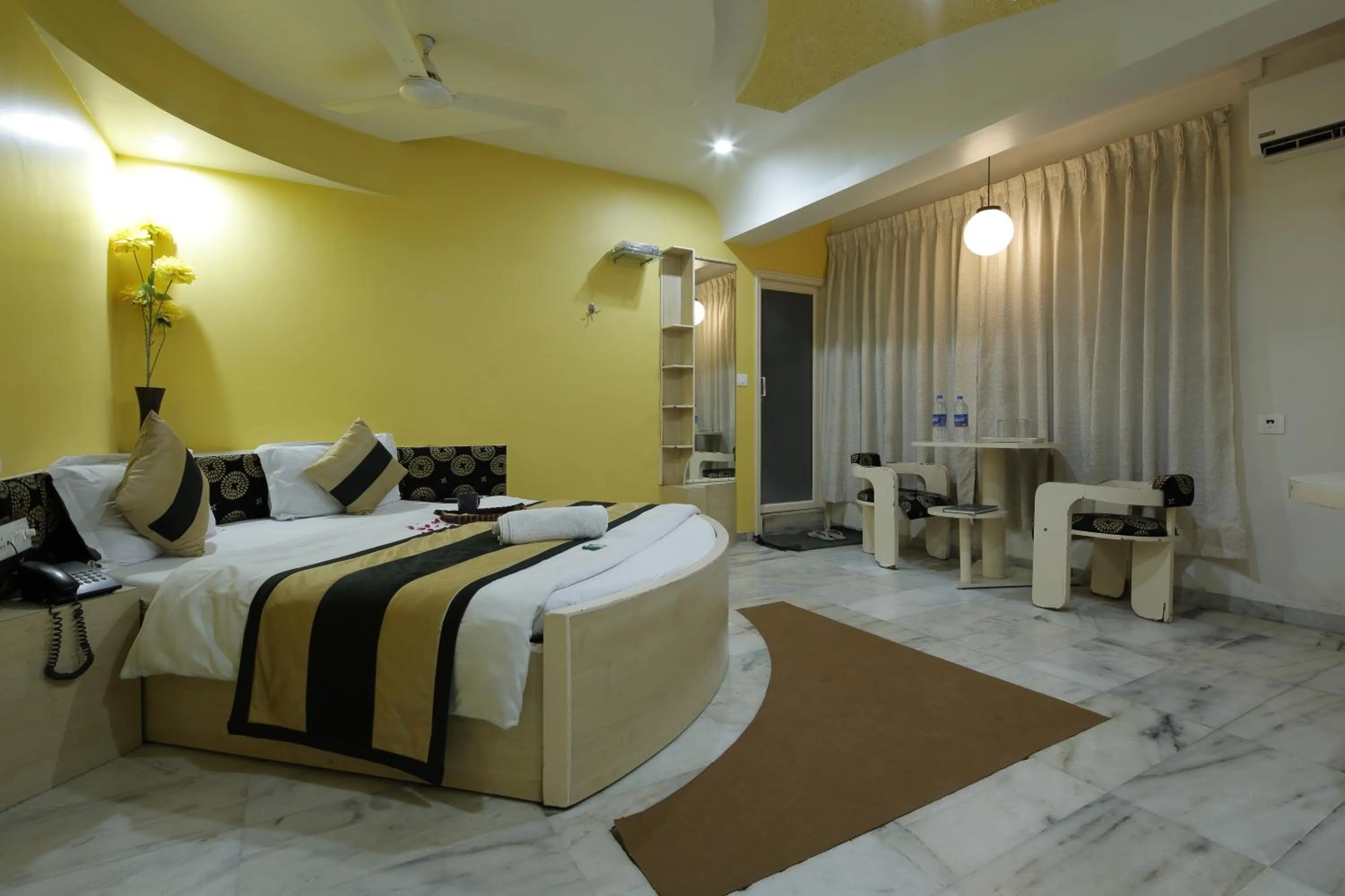 Photo of the whole room, Bed in Hotel Volga