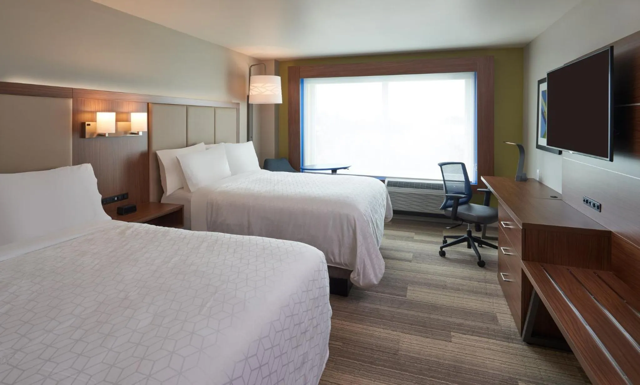 Photo of the whole room, Bed in Holiday Inn Express Doral Miami by IHG