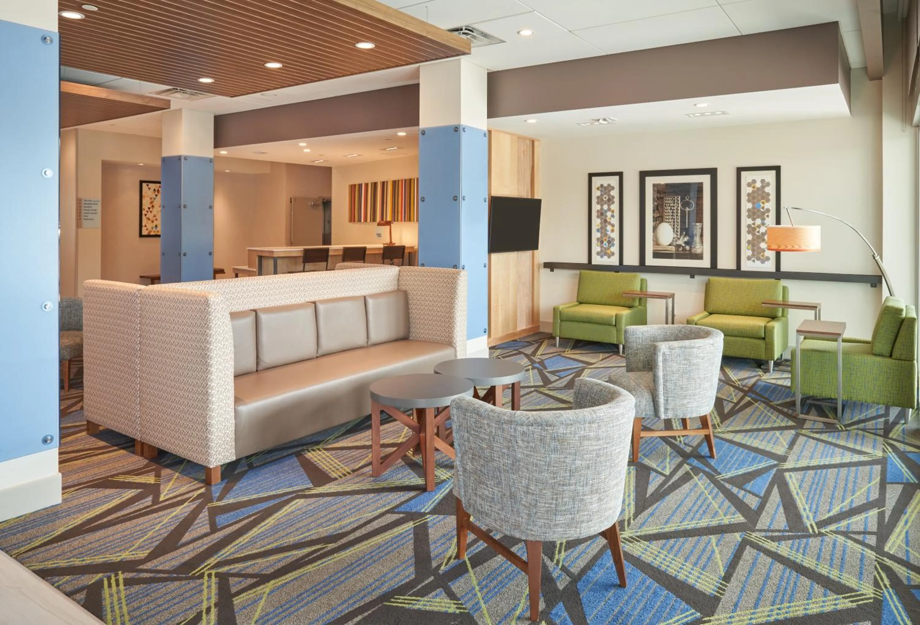 Lobby or reception in Holiday Inn Express Doral Miami by IHG