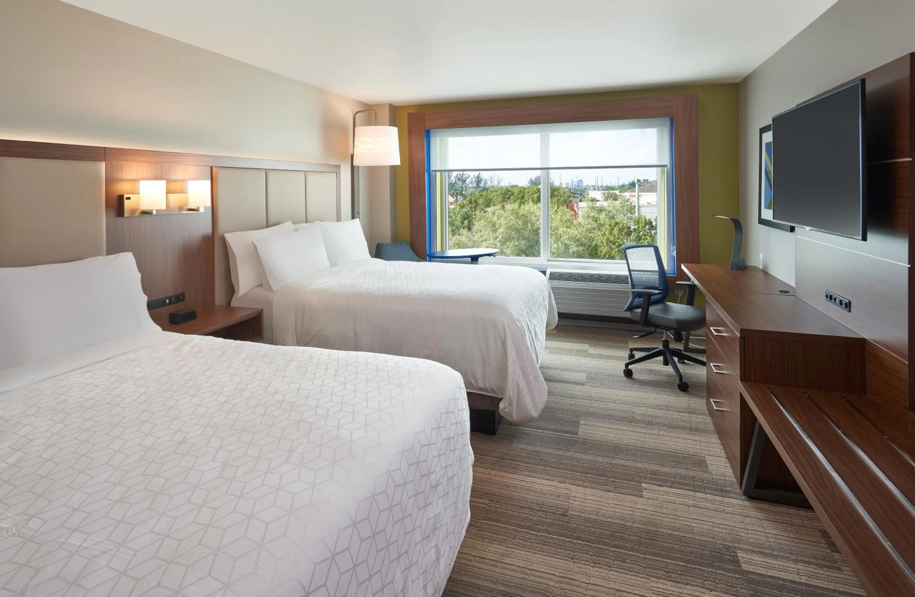 Photo of the whole room, Bed in Holiday Inn Express Doral Miami by IHG