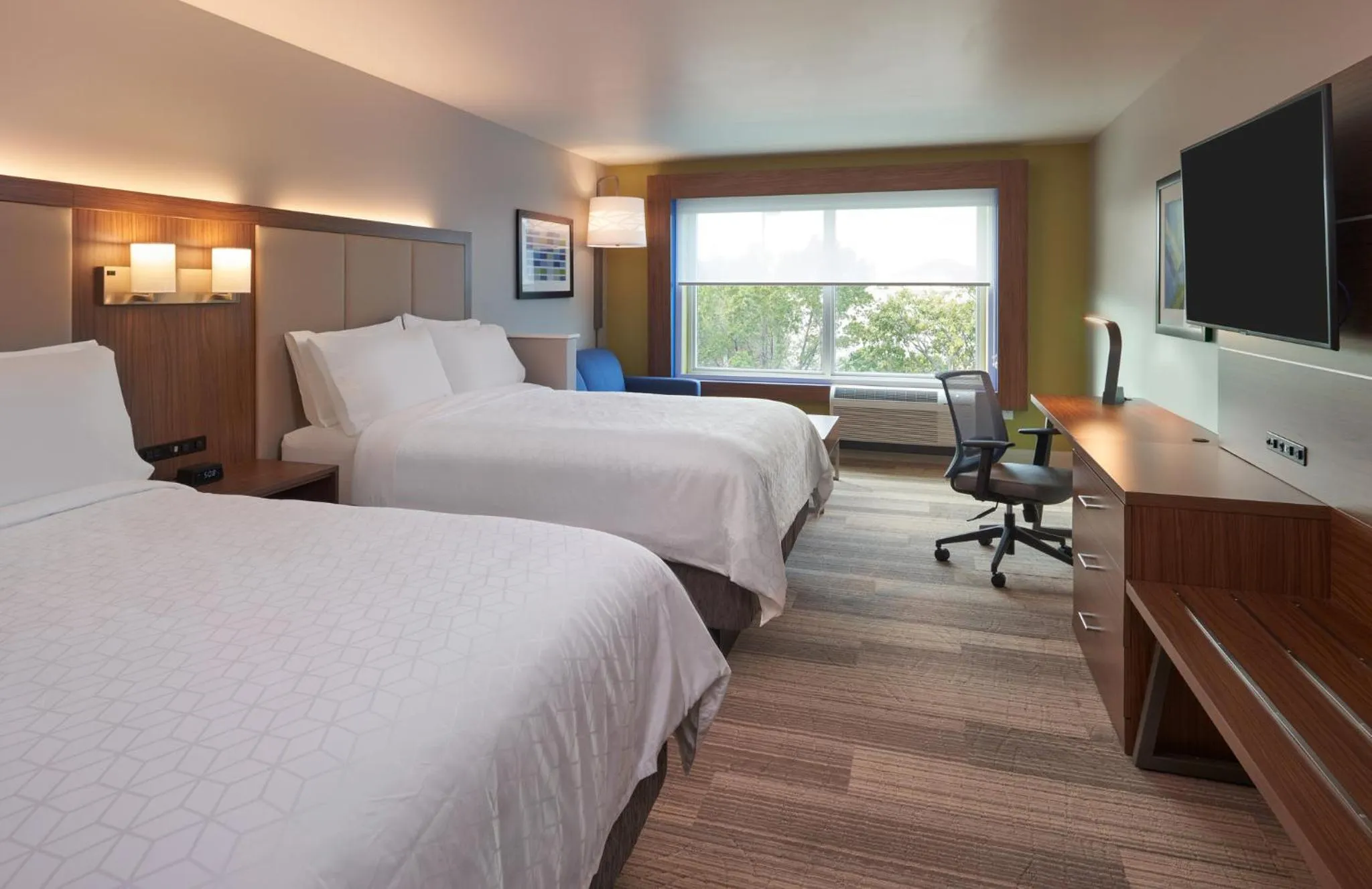 Photo of the whole room, Bed in Holiday Inn Express Doral Miami by IHG