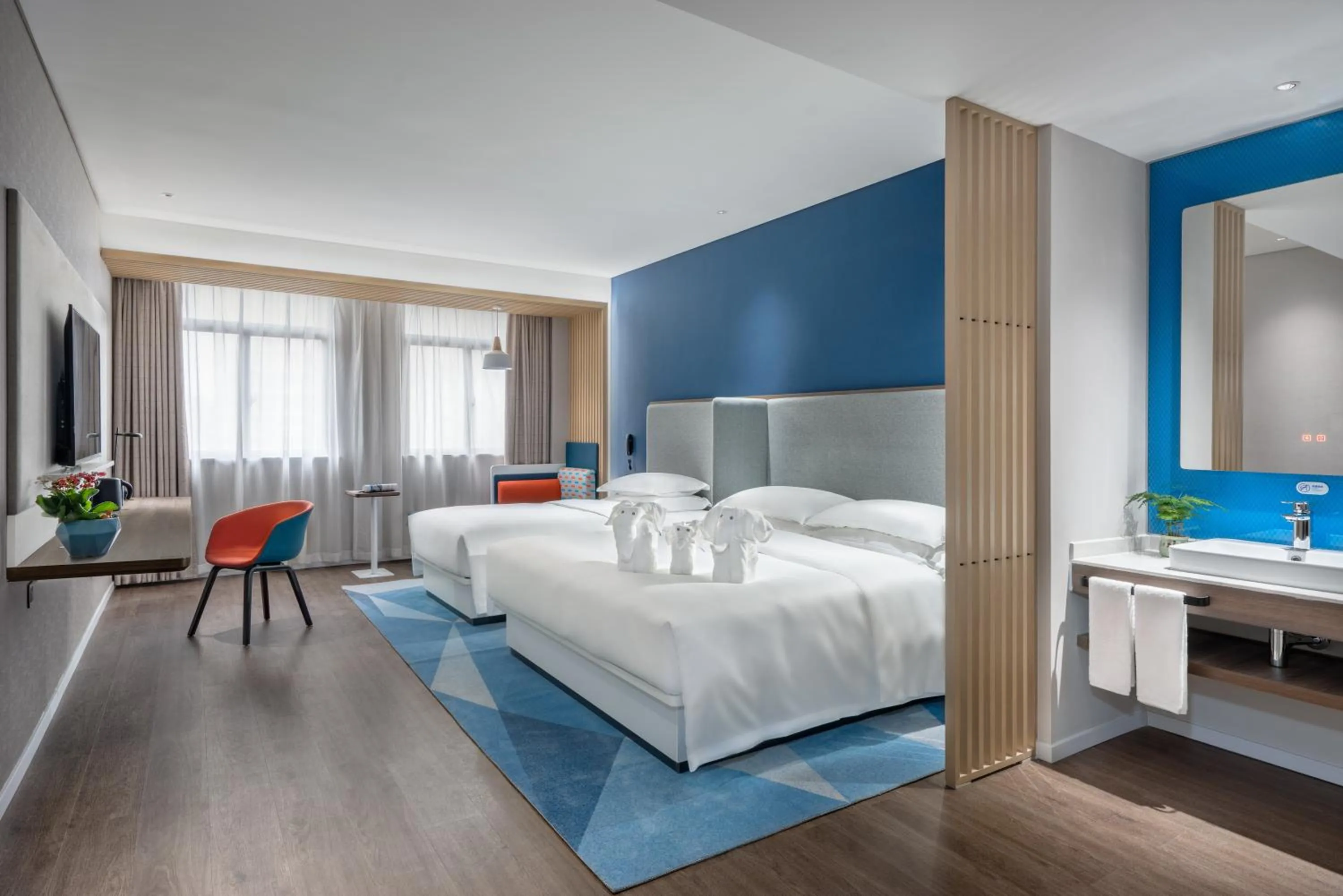 Photo of the whole room, Bed in Holiday Inn Express Changsha South Railway Station by IHG