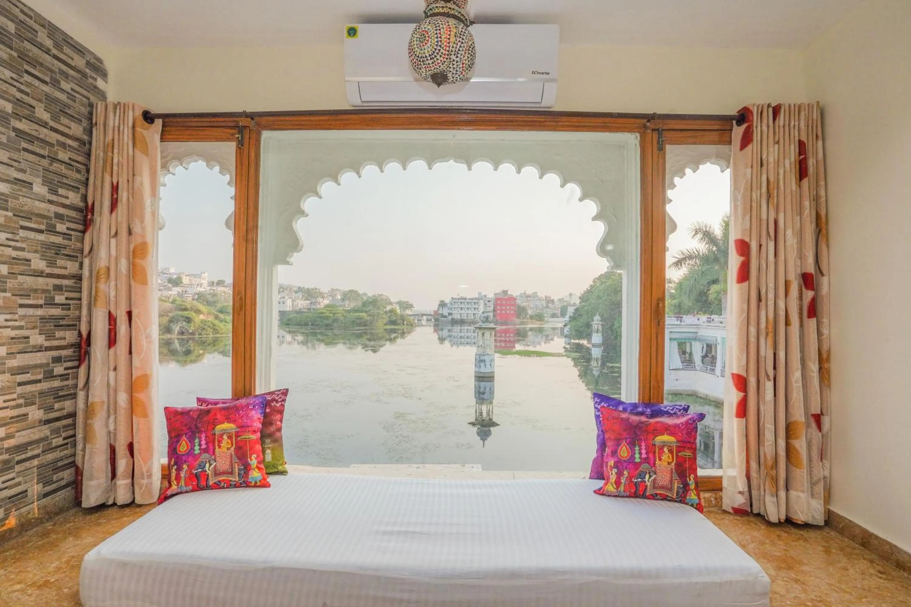 Natural Lake View Hotel