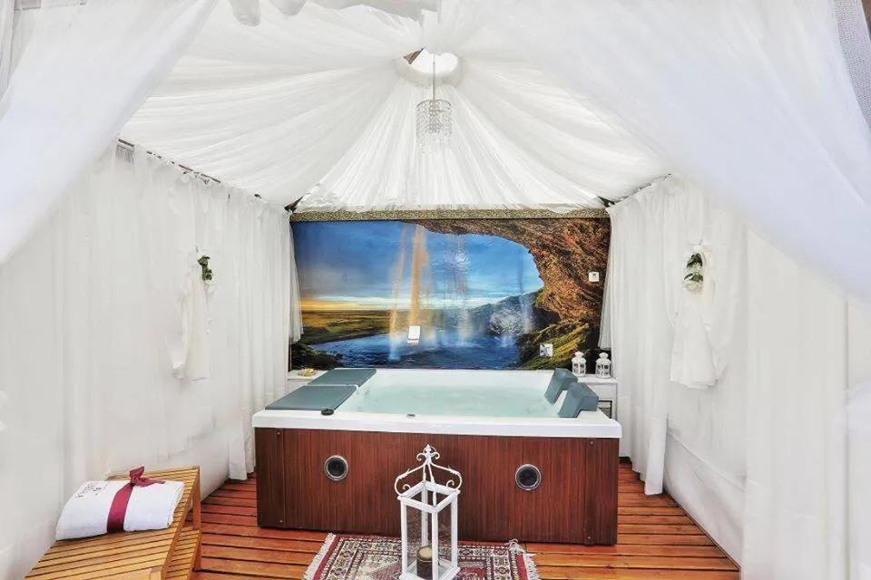 Hot Tub in La Suite Toscana