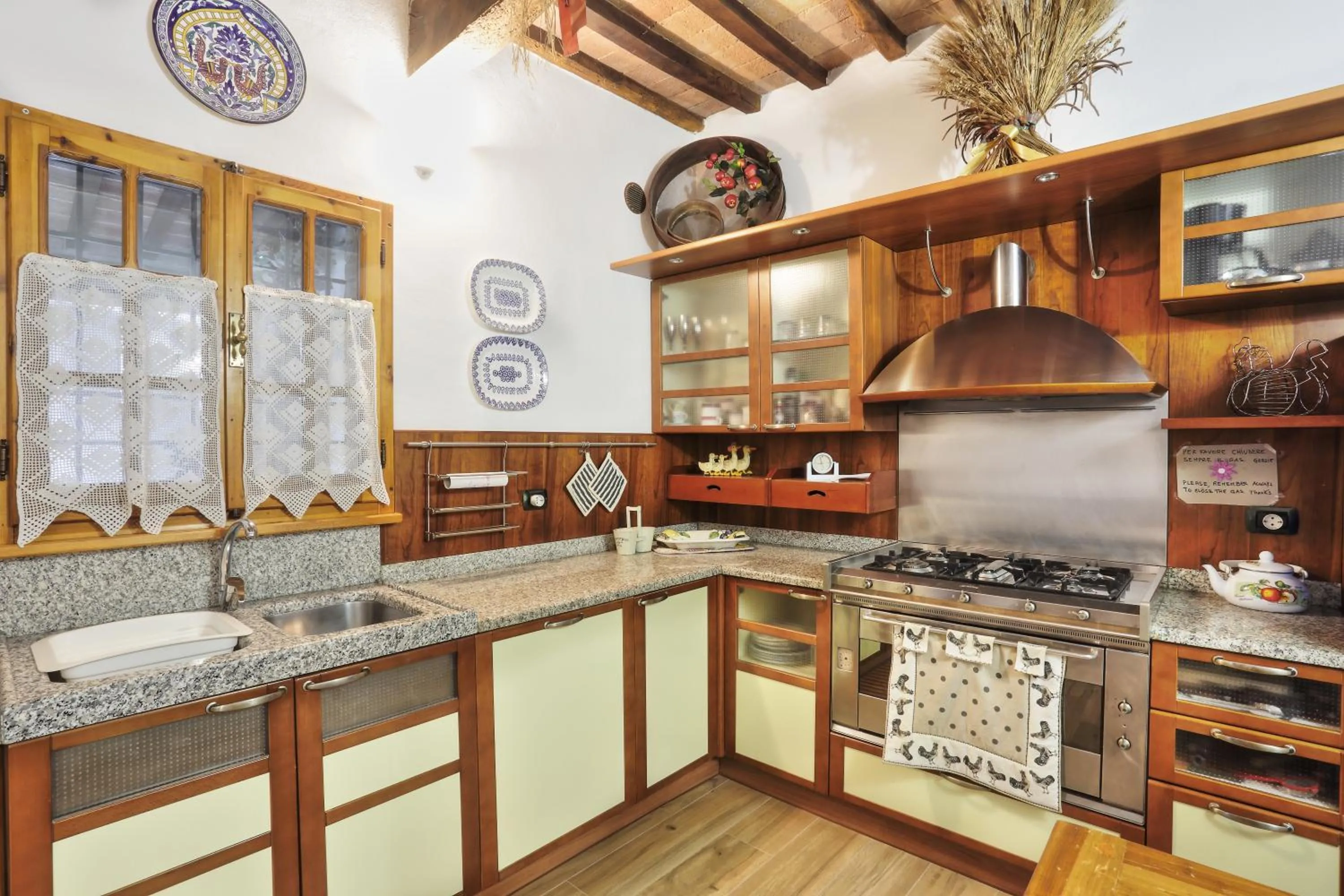 Kitchen or kitchenette in La Suite Toscana