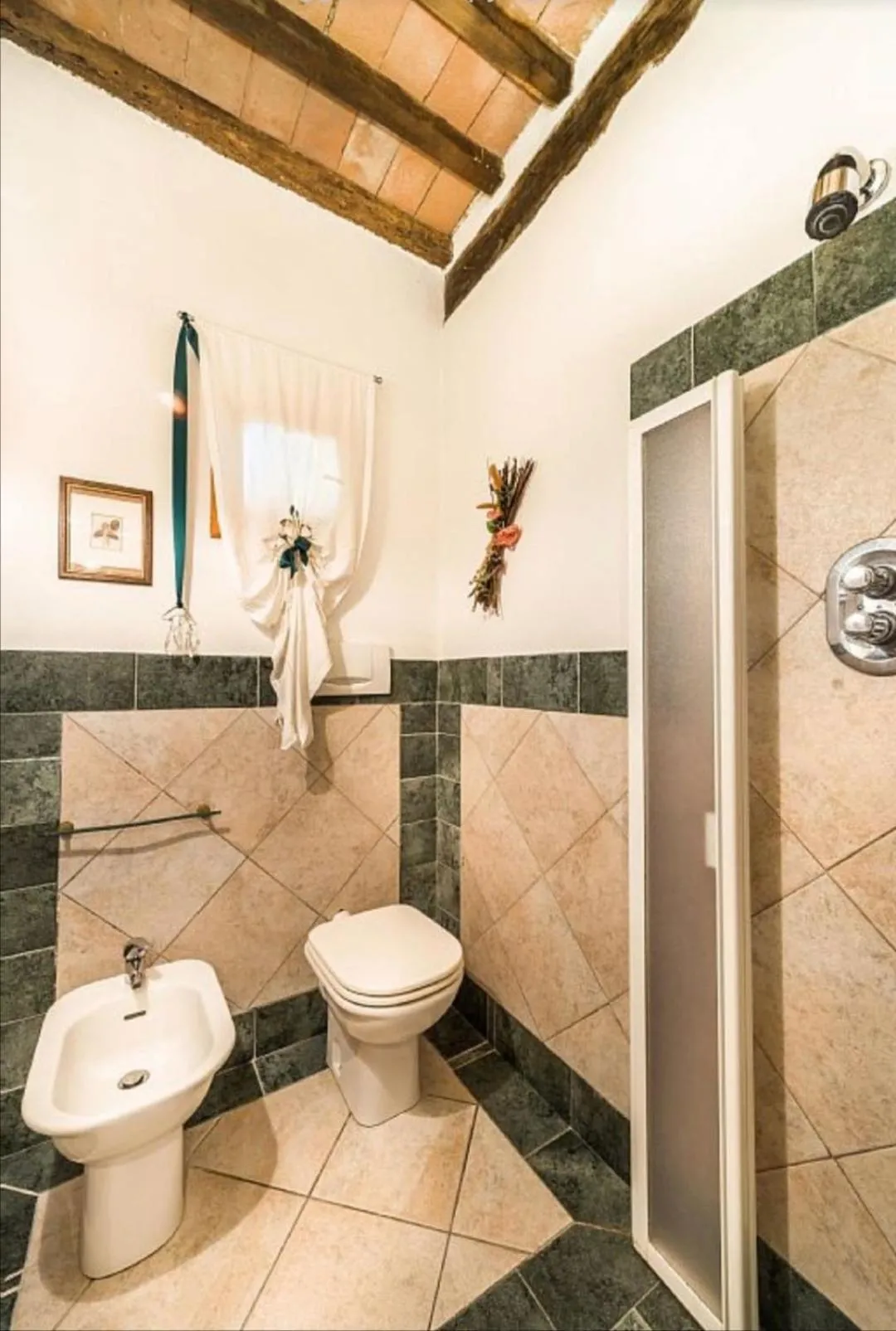 Shower in La Suite Toscana