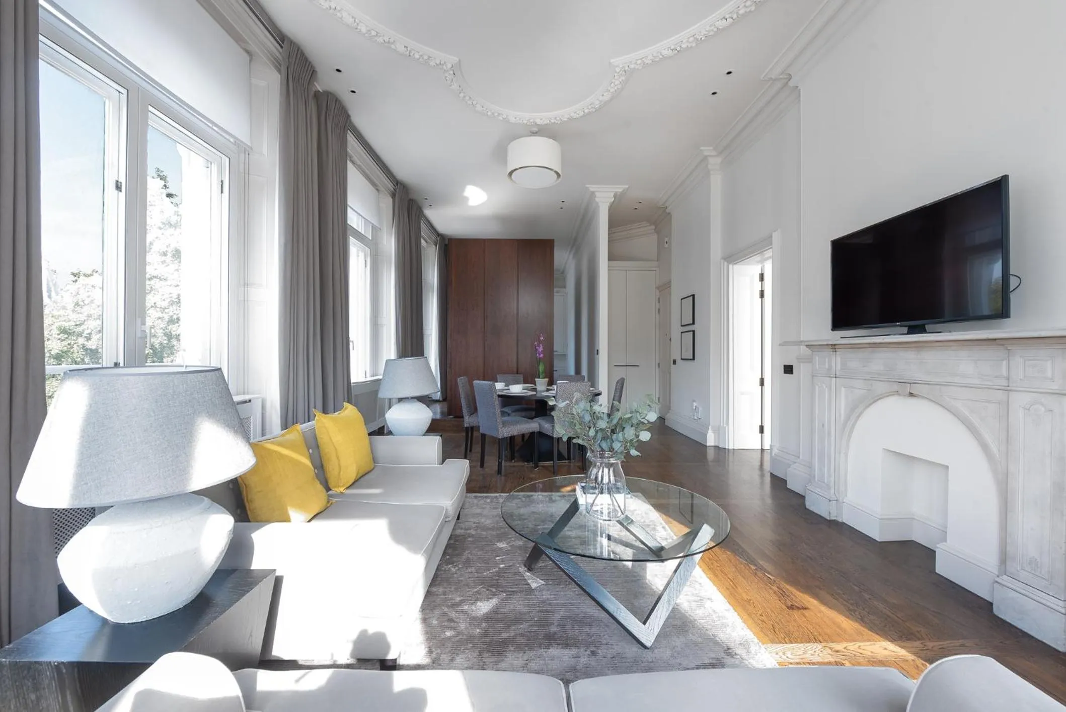 TV and multimedia in Grosvenor Gardens by CAPITAL