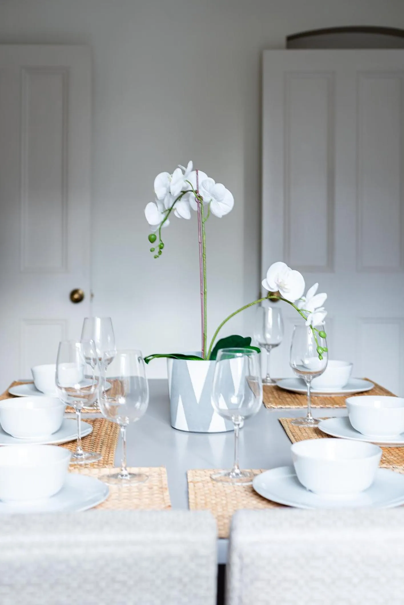 Dining area in Grosvenor Gardens by CAPITAL