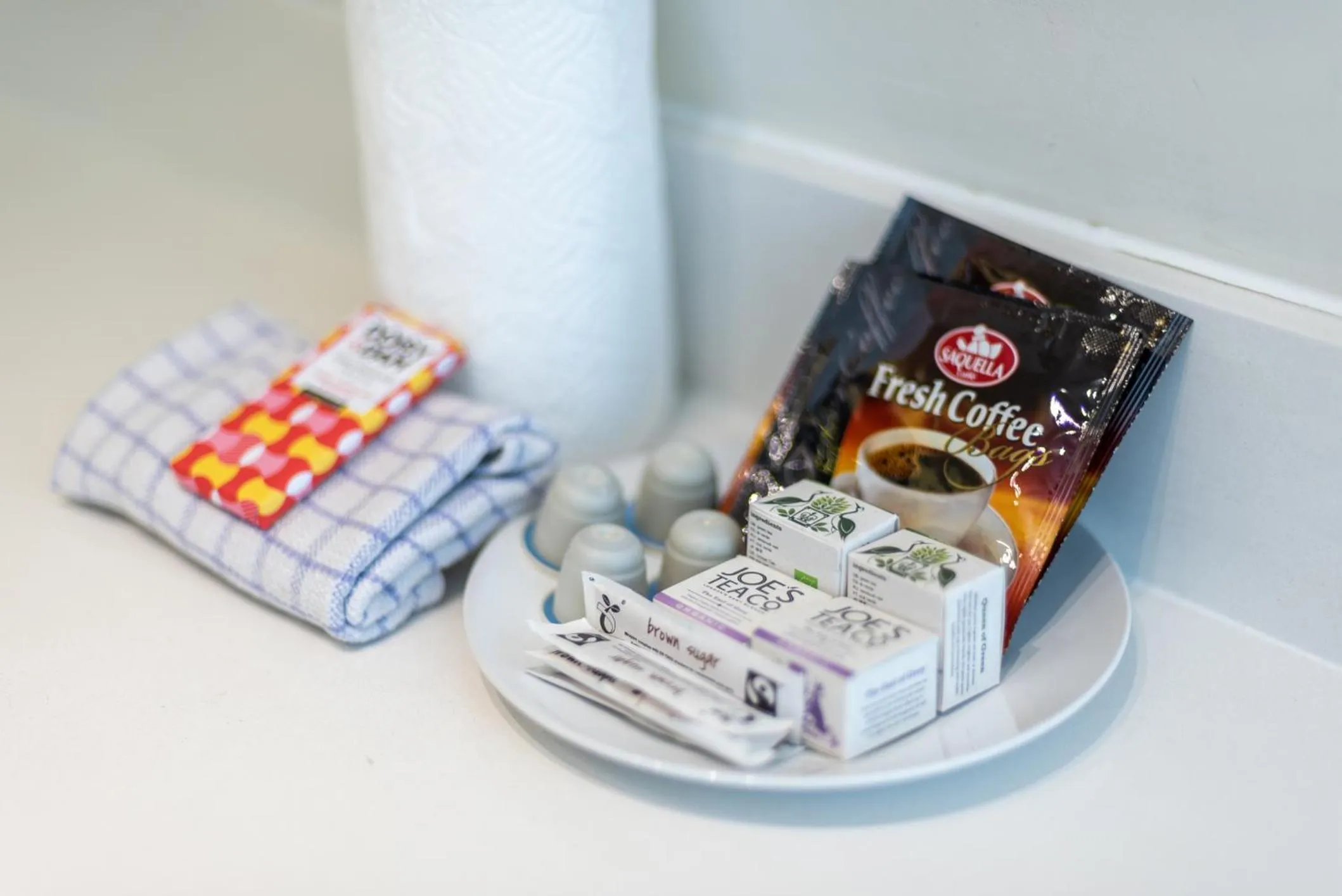 Coffee/tea facilities in Grosvenor Gardens by CAPITAL