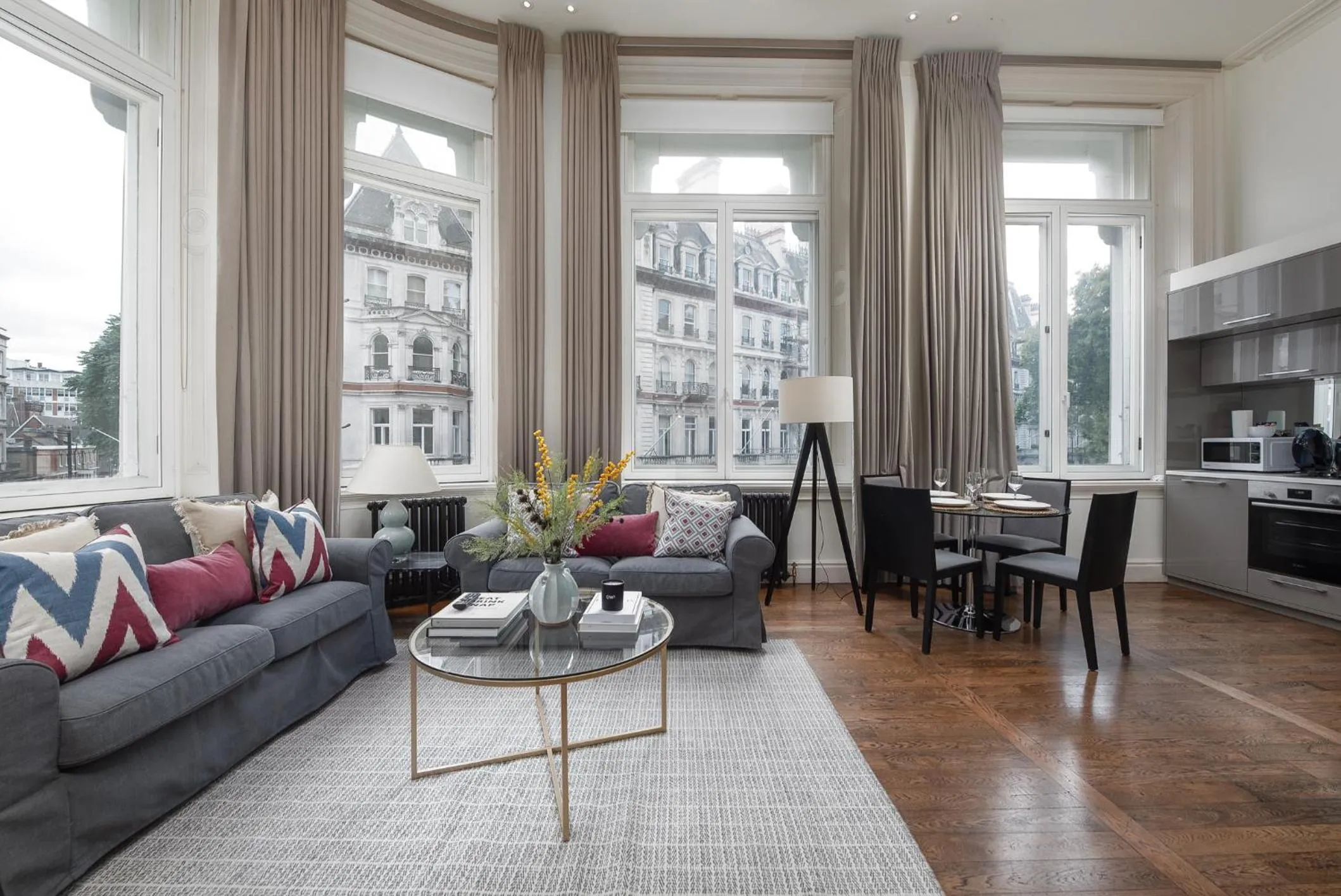 Kitchen or kitchenette in Grosvenor Gardens by CAPITAL