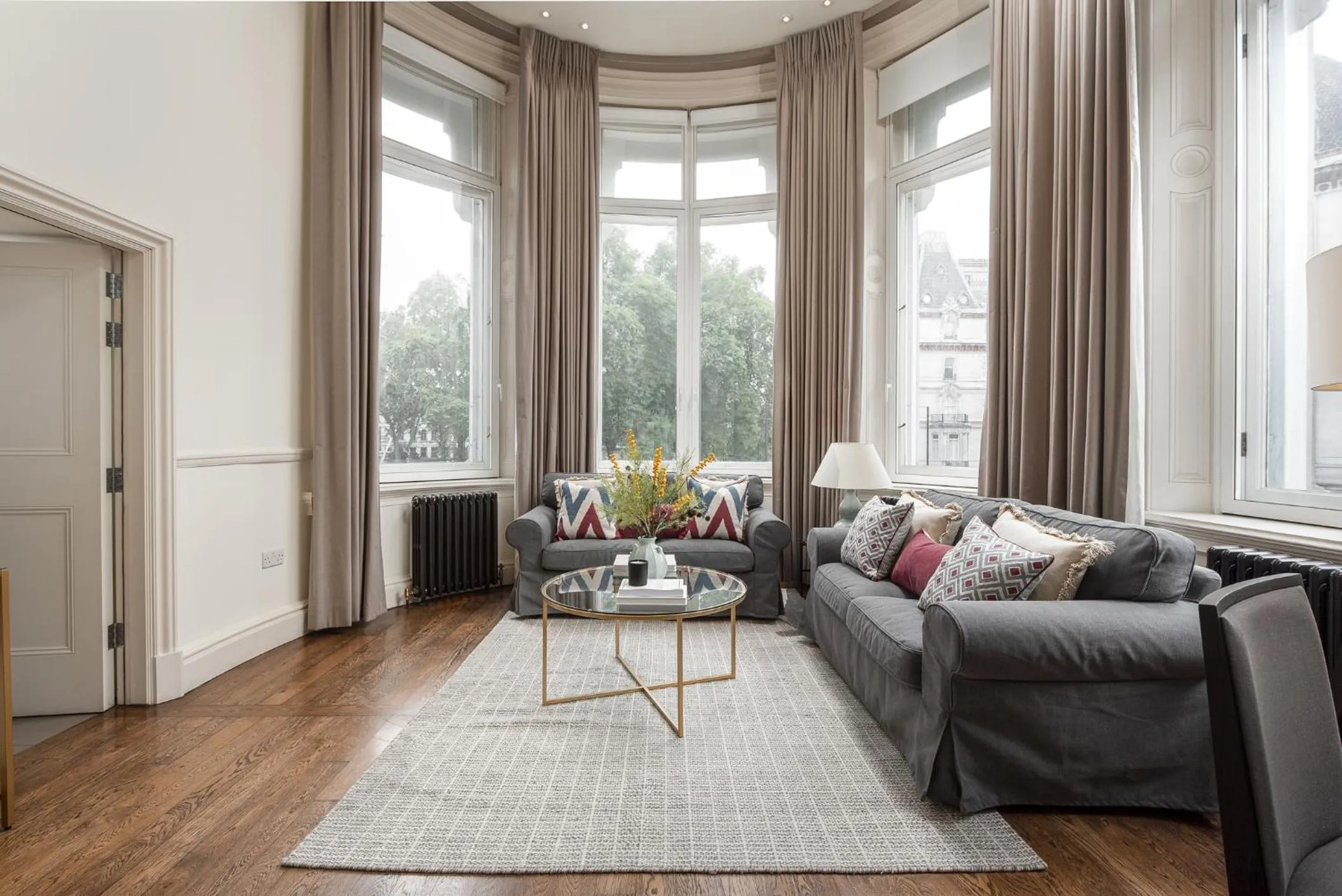 TV and multimedia in Grosvenor Gardens by CAPITAL