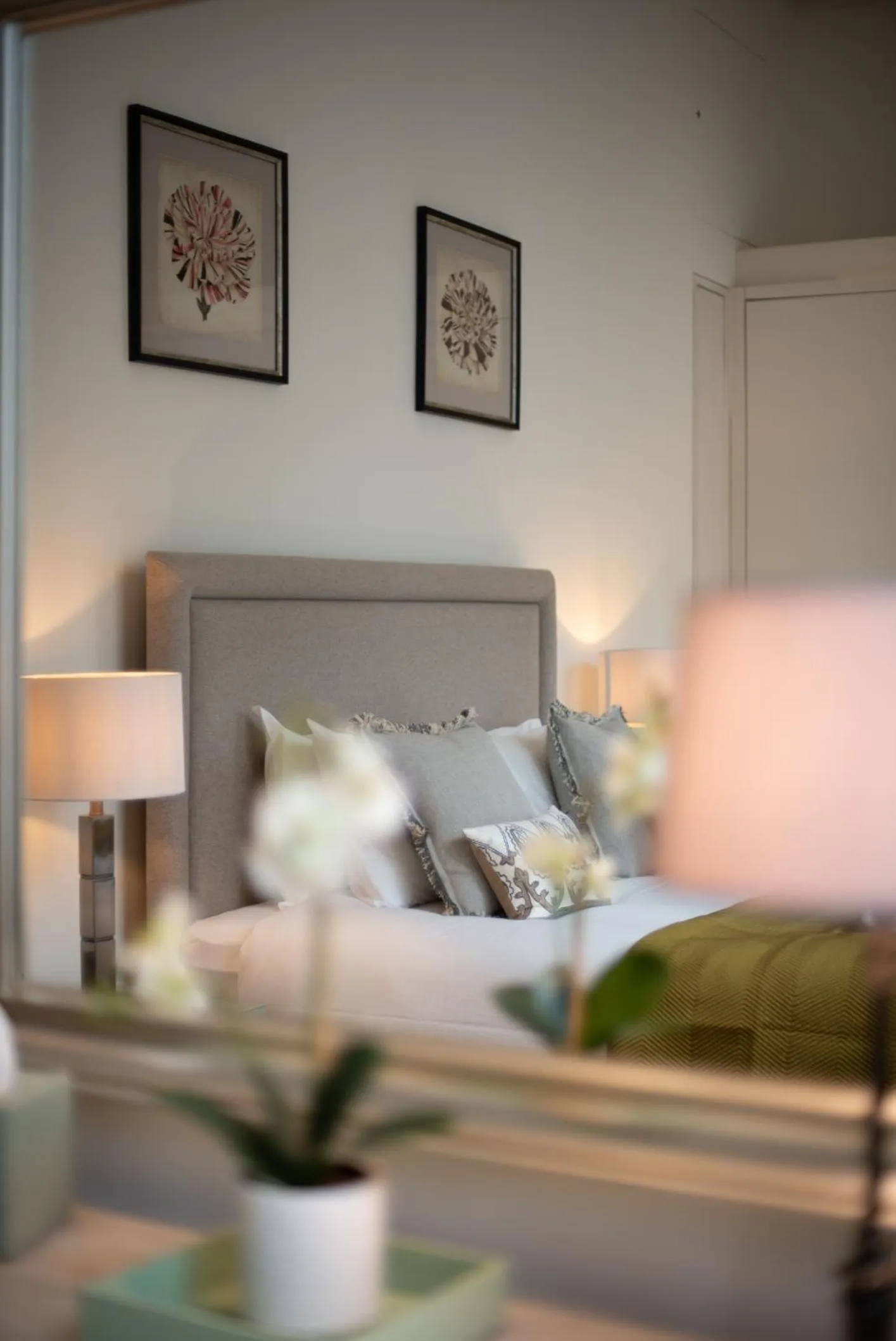 Bed in Grosvenor Gardens by CAPITAL