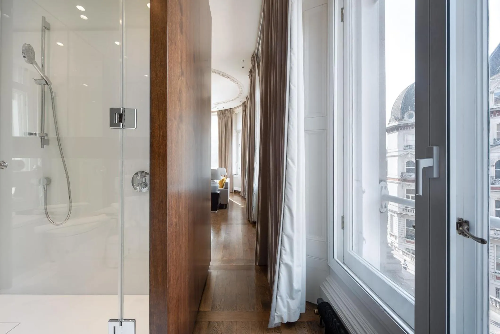 Bathroom in Grosvenor Gardens by CAPITAL