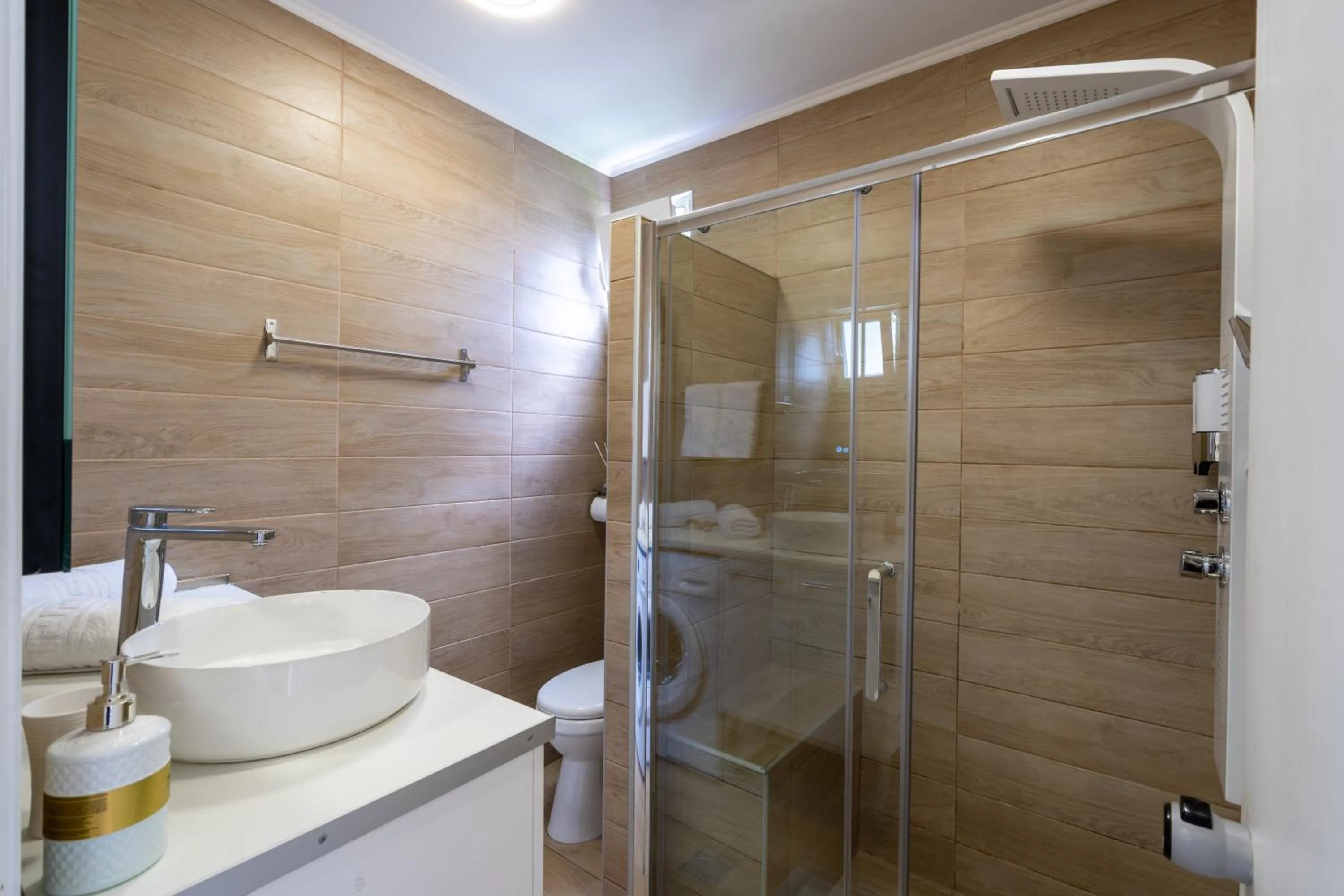 Shower in Modular Bungalows With Heated Pool Artemis Greece