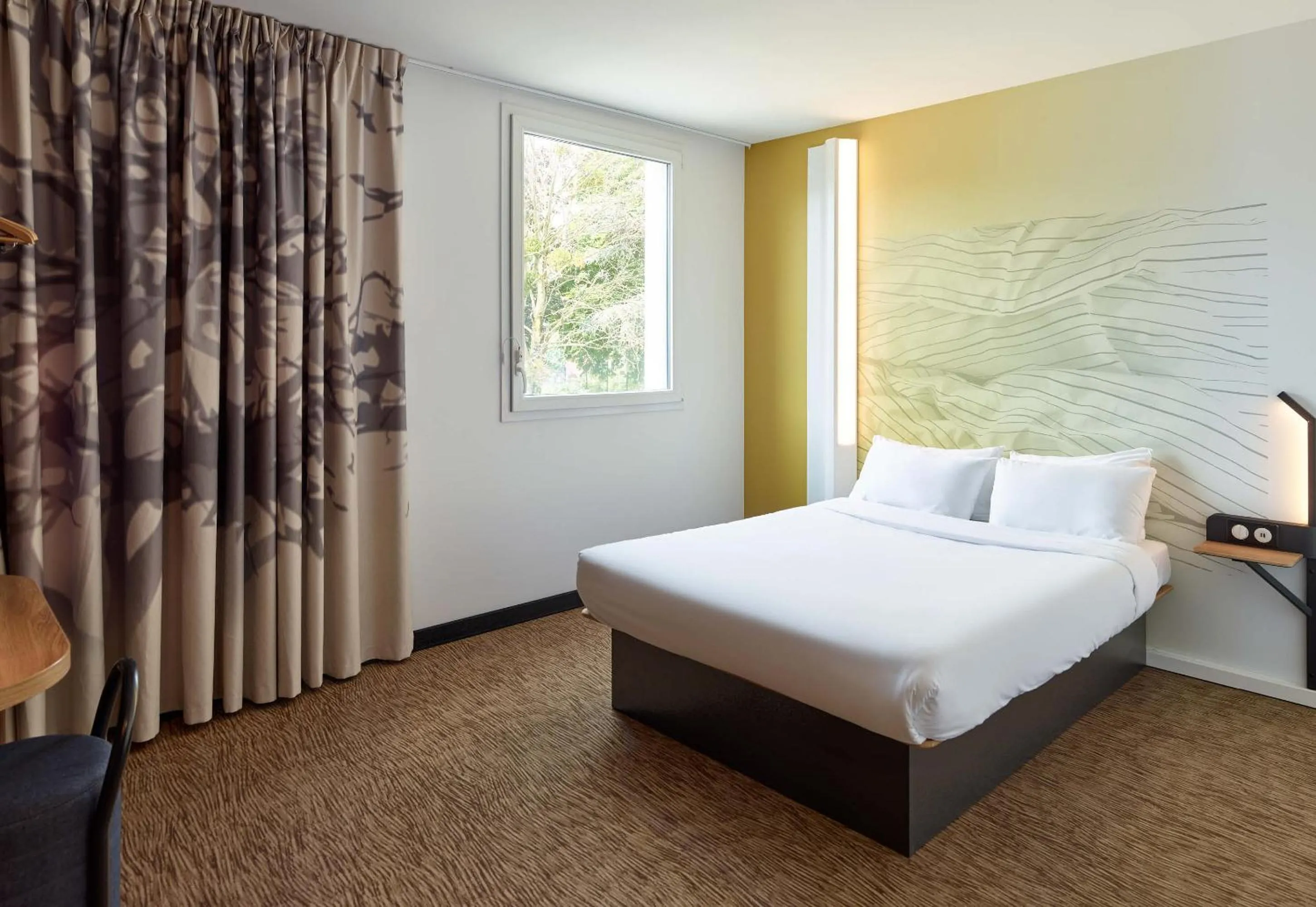 Bedroom, Bed in B&B HOTEL Paris Créteil