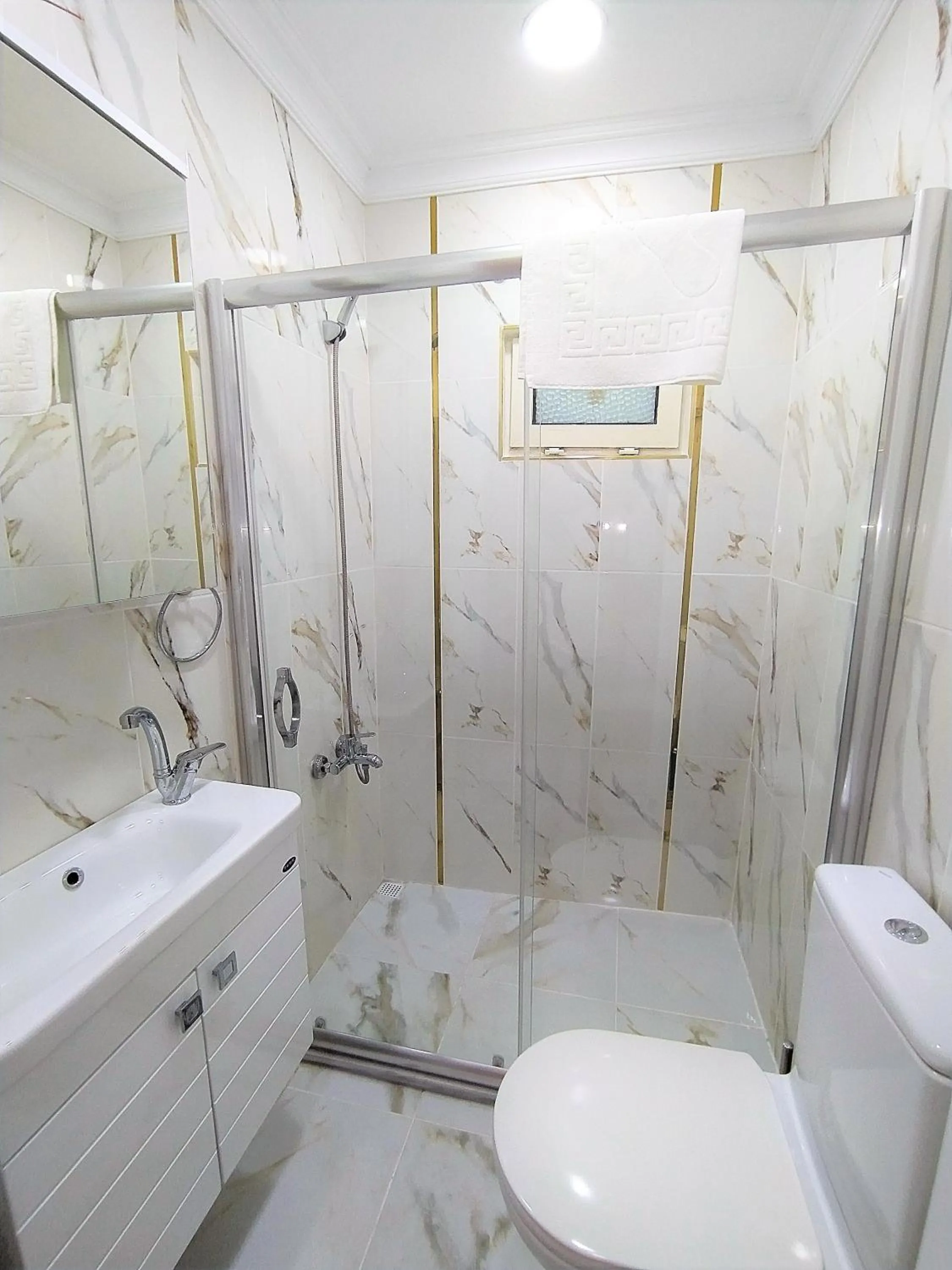 Shower in King Istanbul Hotel