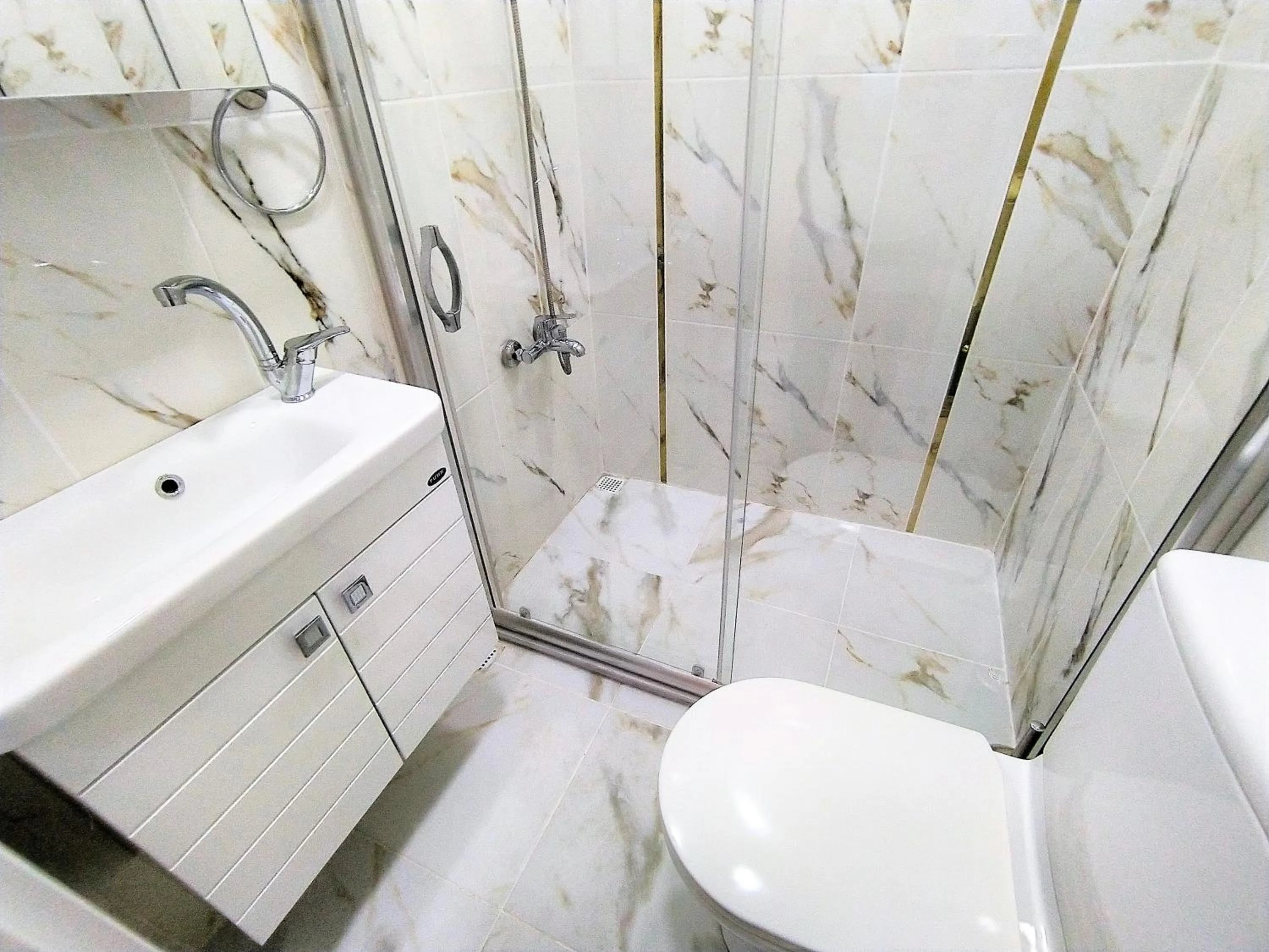 Shower in King Istanbul Hotel
