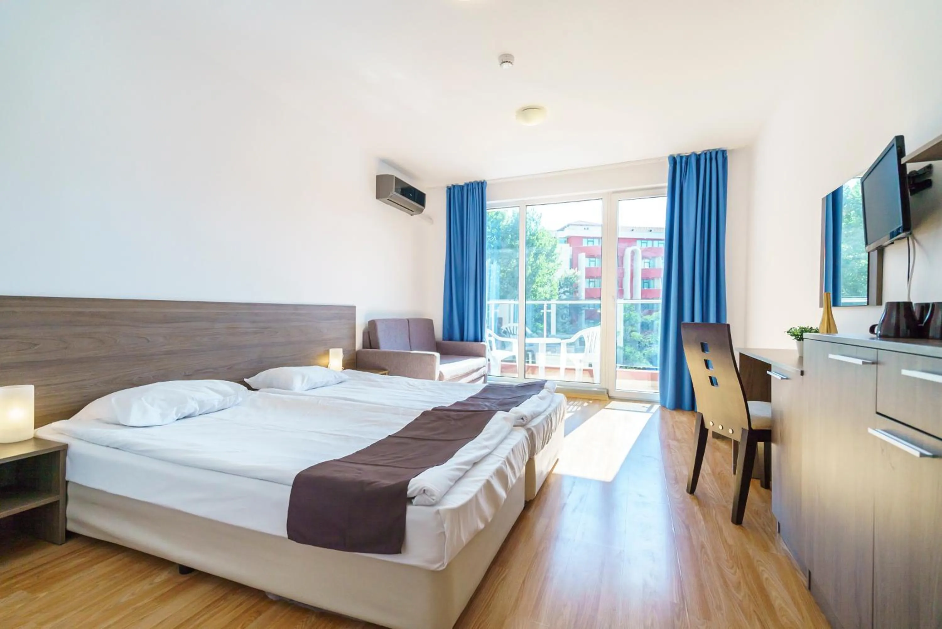 Photo of the whole room in Admiral Plaza Hotel