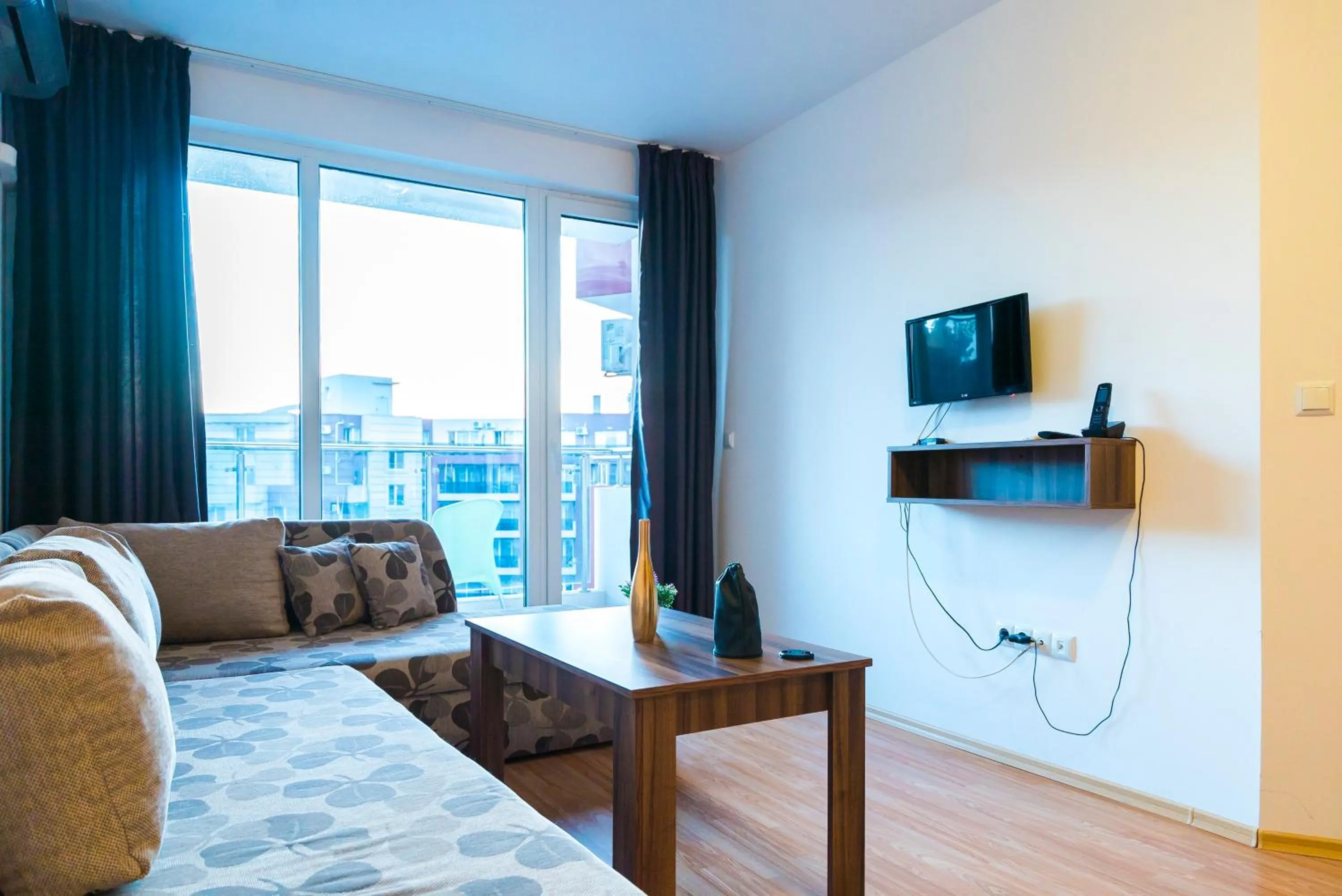 Living room in Admiral Plaza Hotel