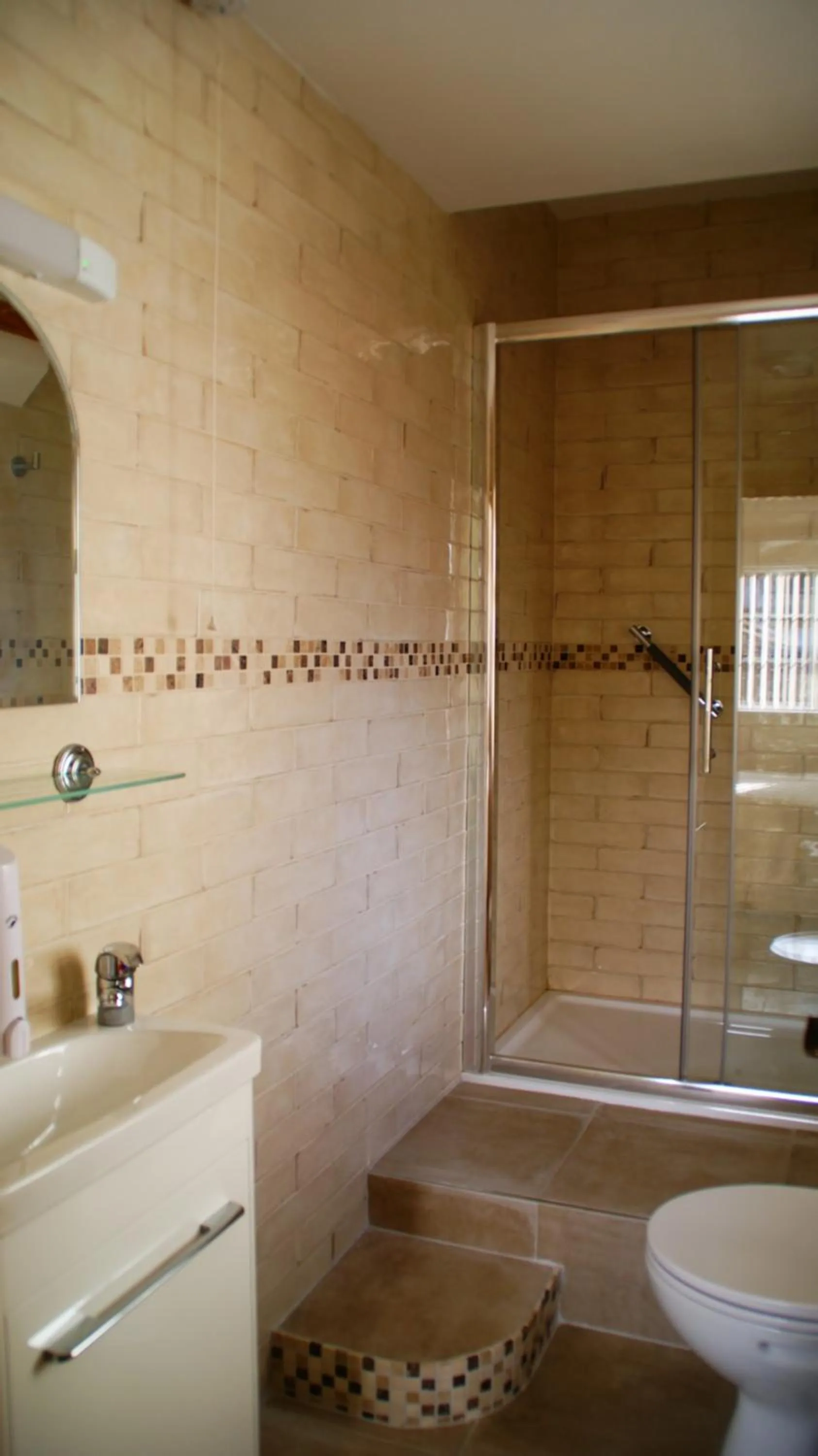 Shower in Rockville House B&B