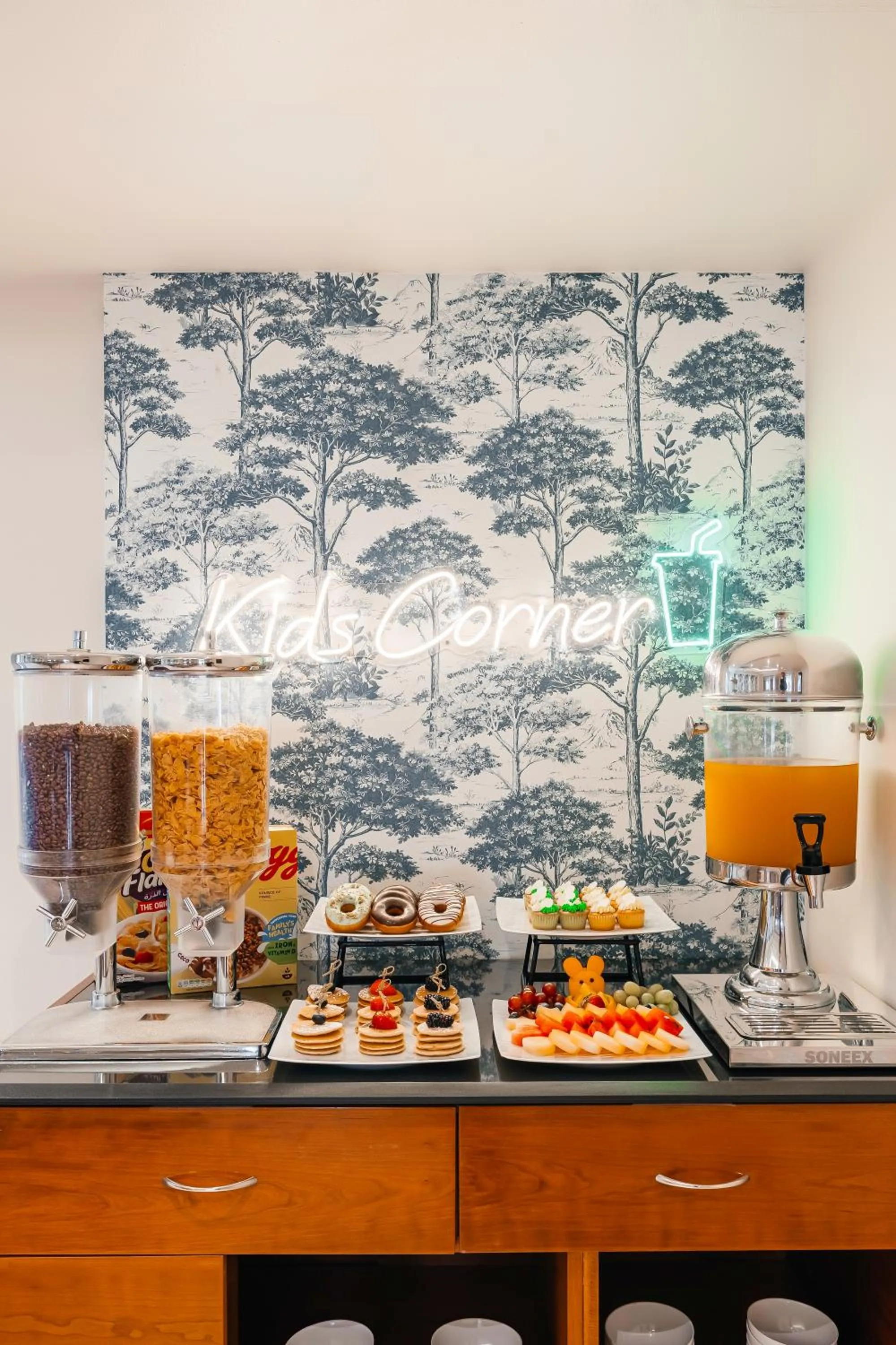 Food and drinks in Golden Sands Hotel Apartments