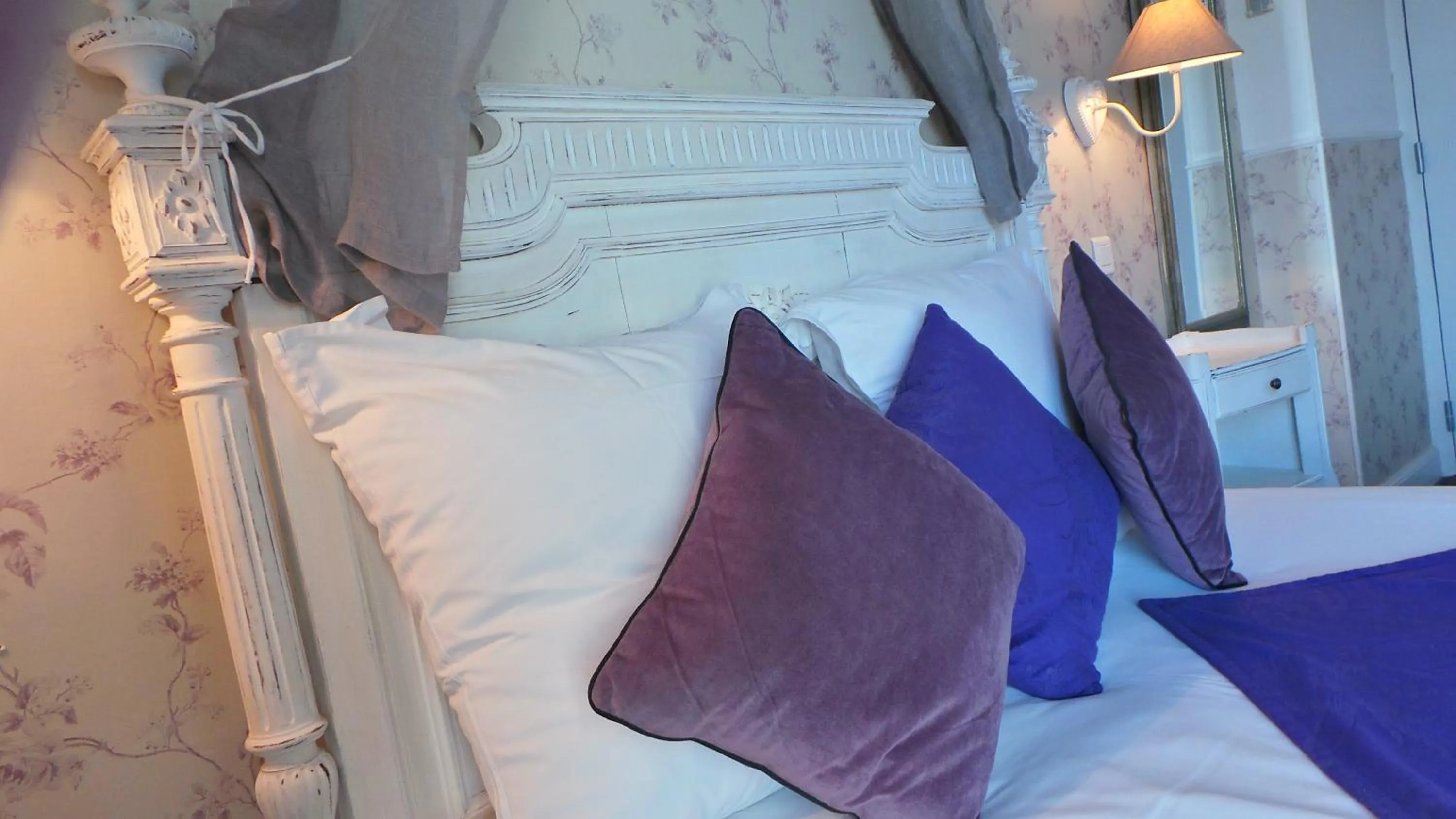 Decorative detail, Bed in Hotel Relais Du Postillon