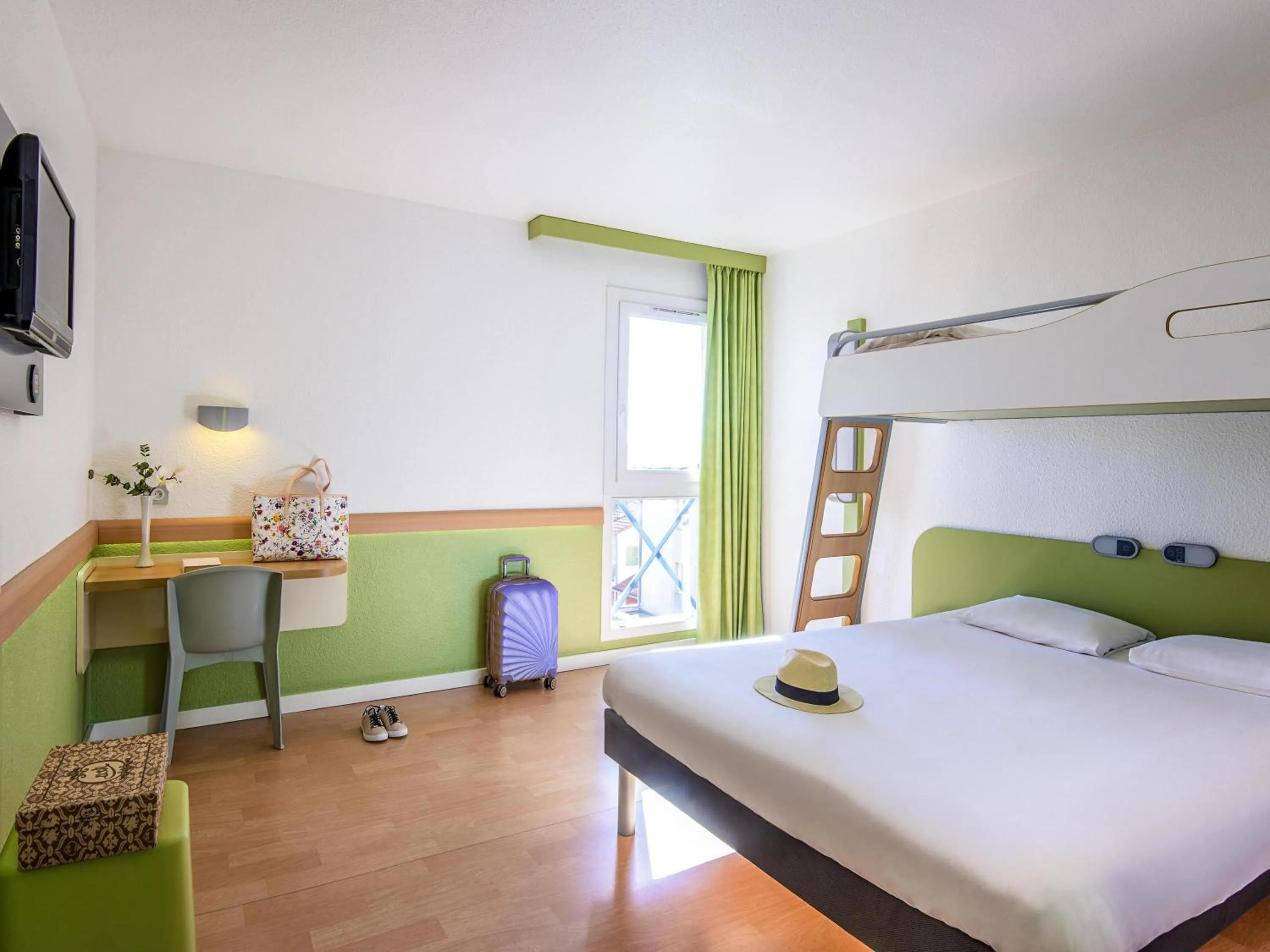 Bedroom, Bed in ibis budget Cannes Mougins