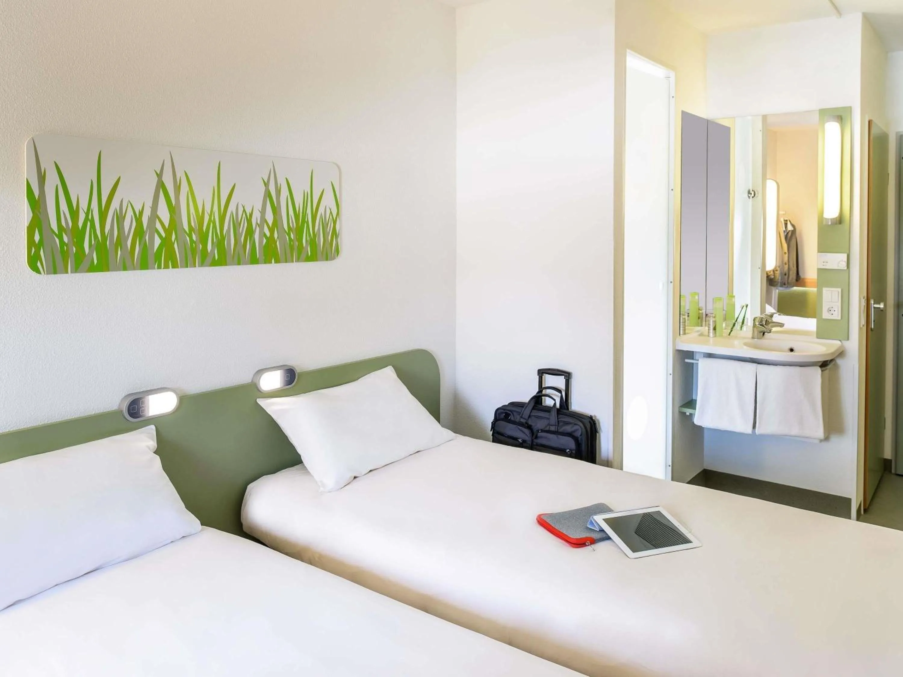 Bedroom, Bed in ibis budget Cannes Mougins
