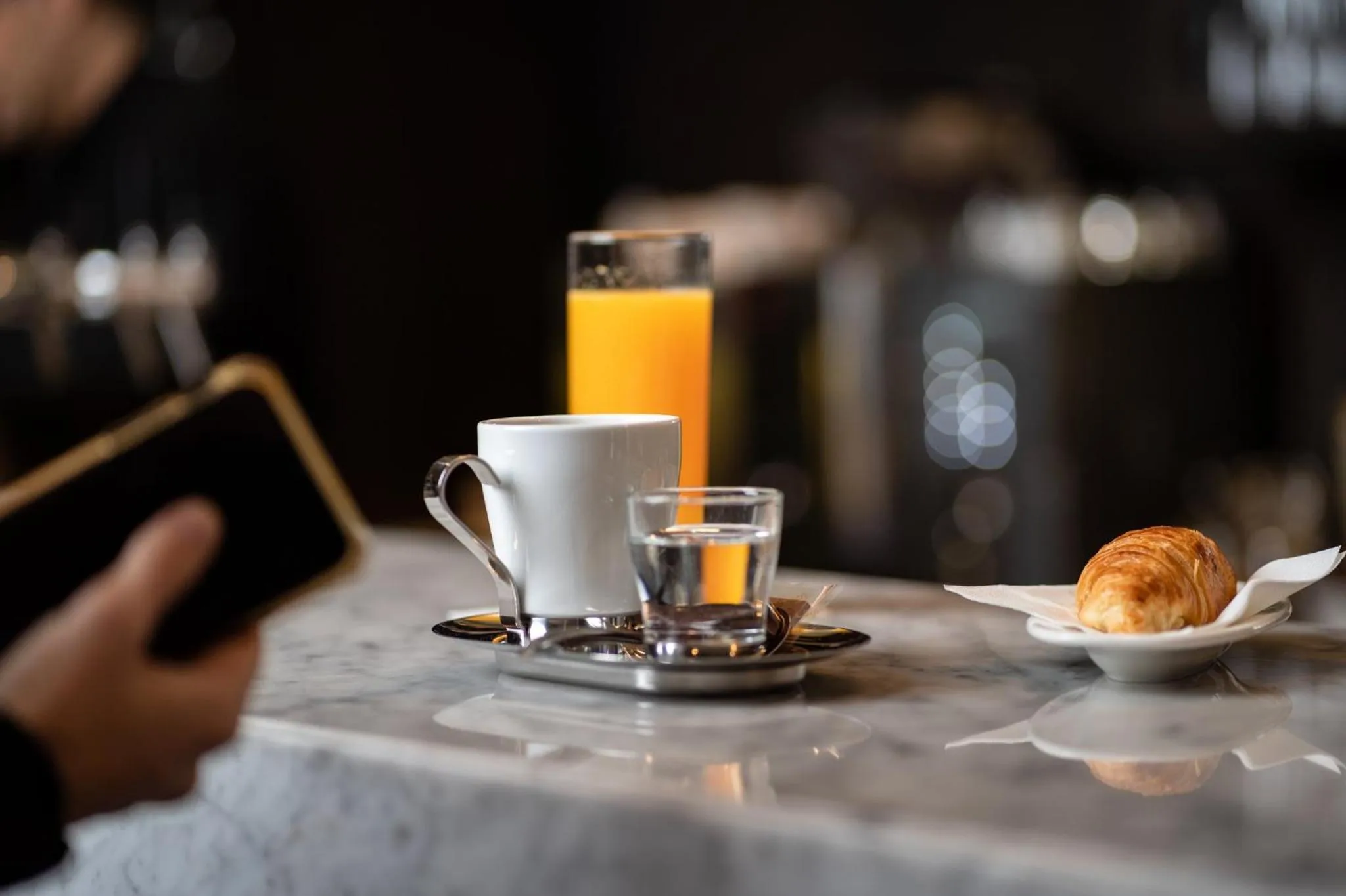 Lounge or bar in Crowne Plaza Geneva by IHG