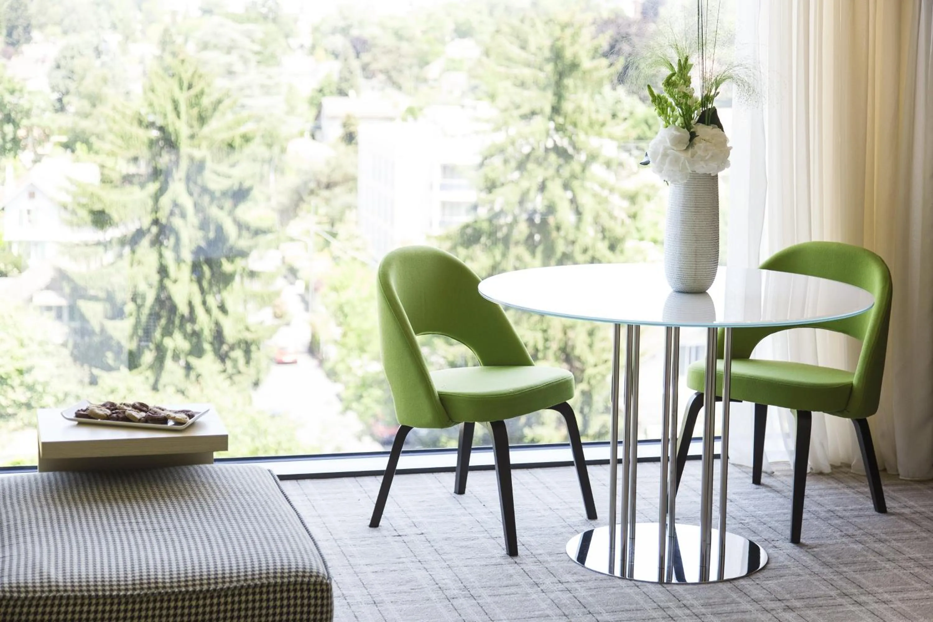 Photo of the whole room in Crowne Plaza Geneva by IHG