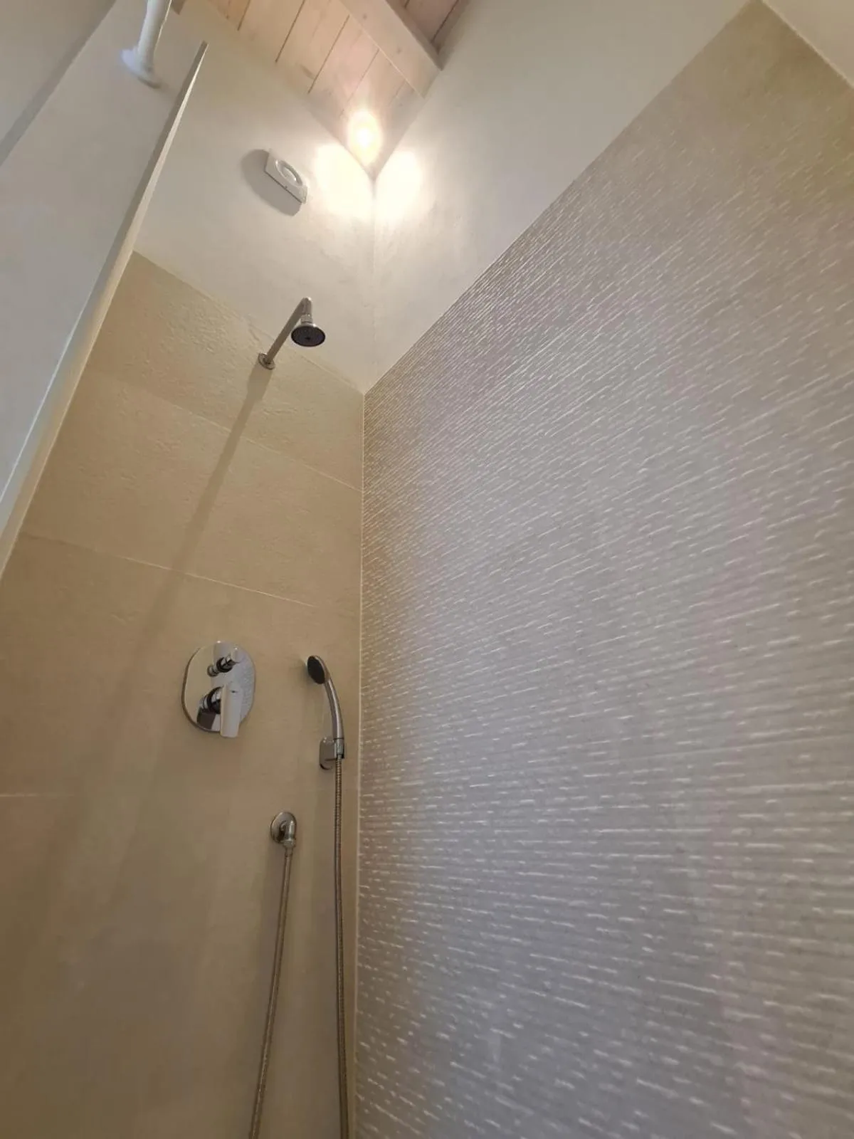 Shower in B&B Locanda de' Colli