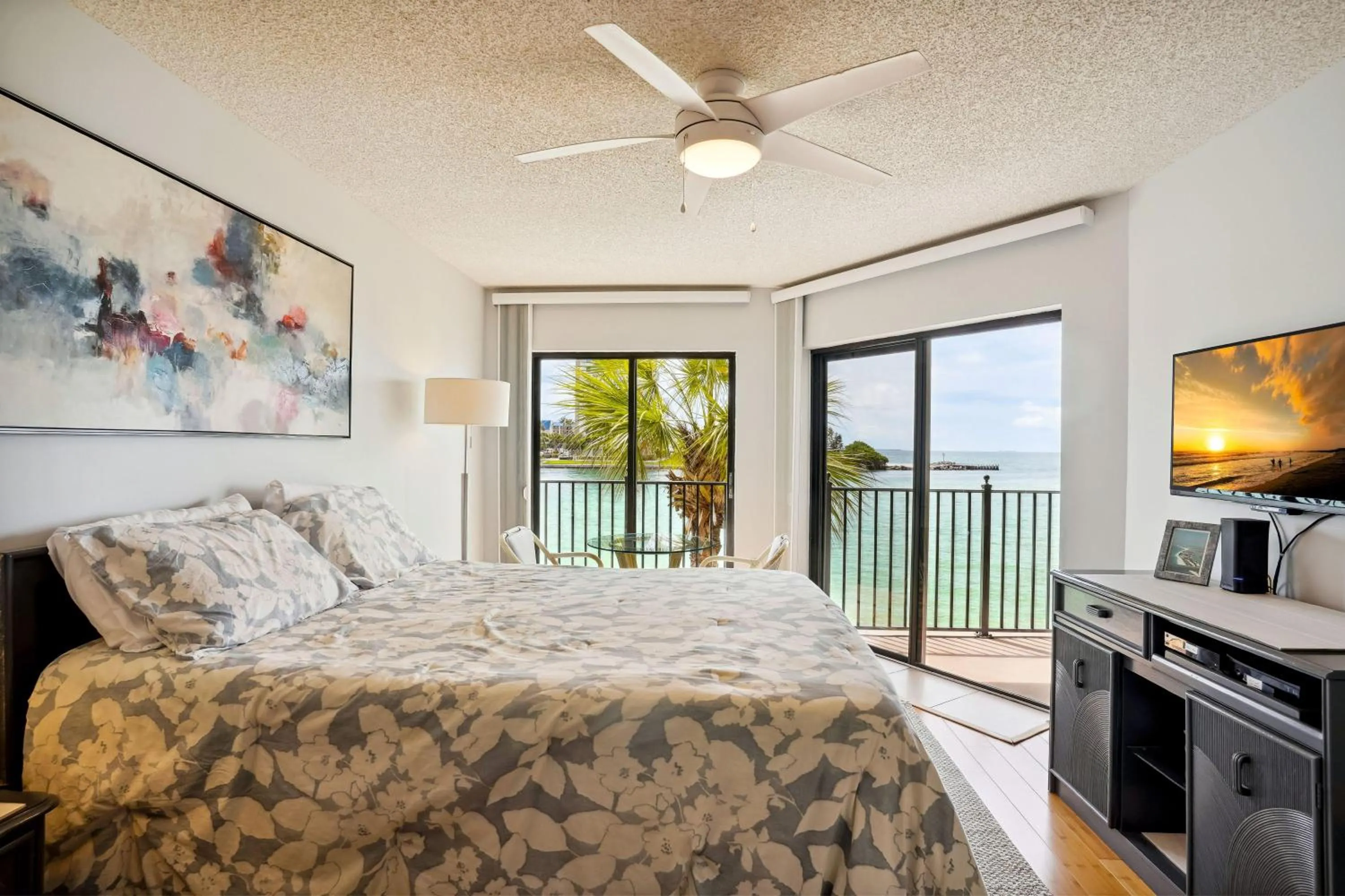 Bed in Land's End 5-204 Gulf-Bay Front - Premier
