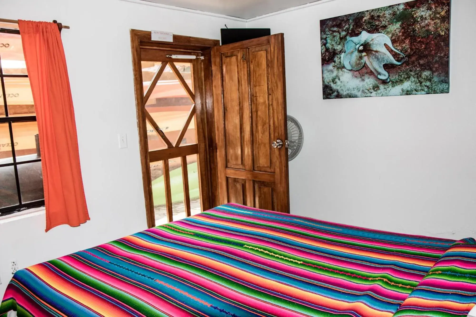 Budget Double Room in Seabreeze Inn Budget Double Room in Seabreeze Inn