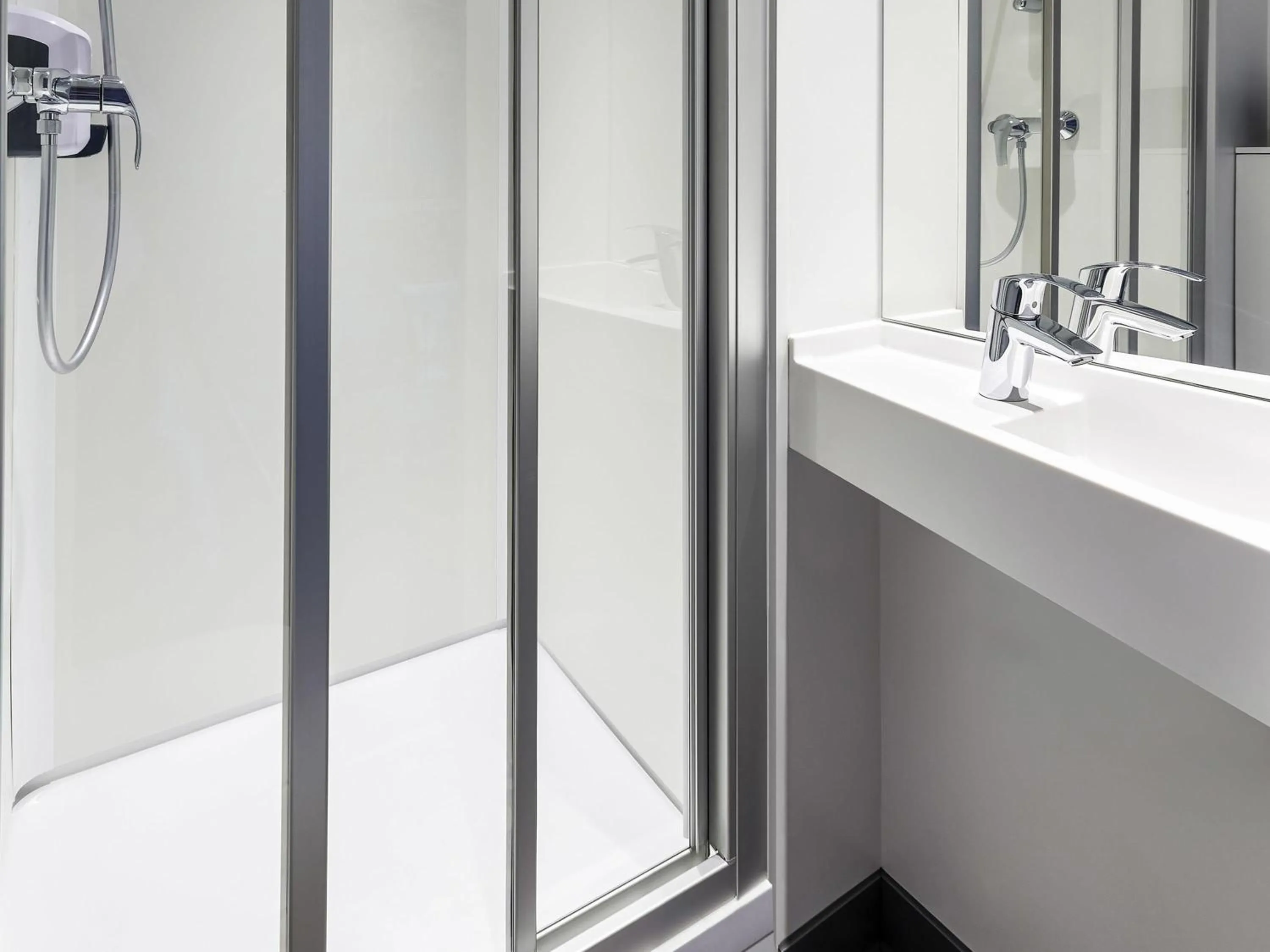 Bedroom in hotelF1 Villeneuve Loubet