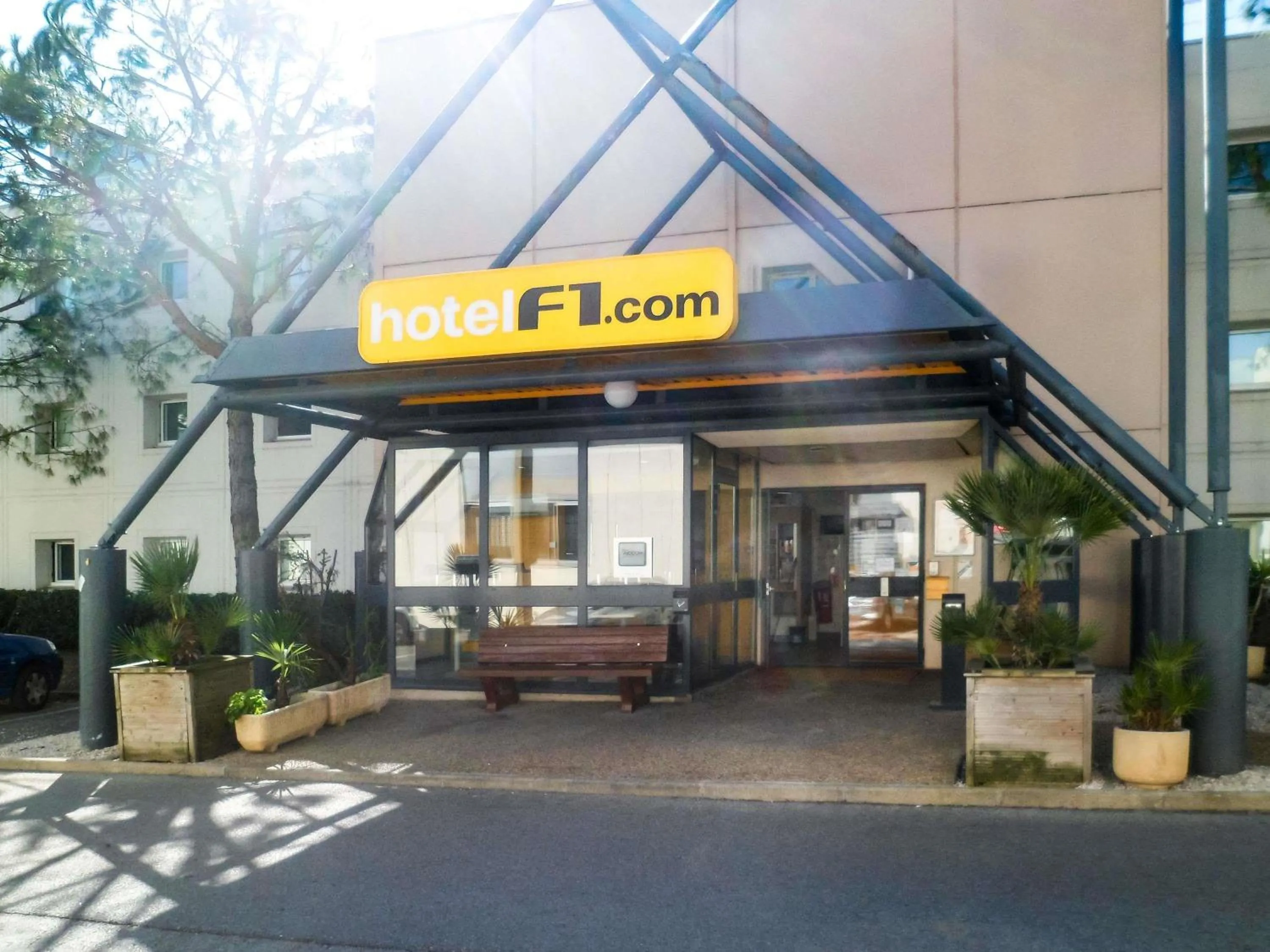 Property building in hotelF1 Villeneuve Loubet