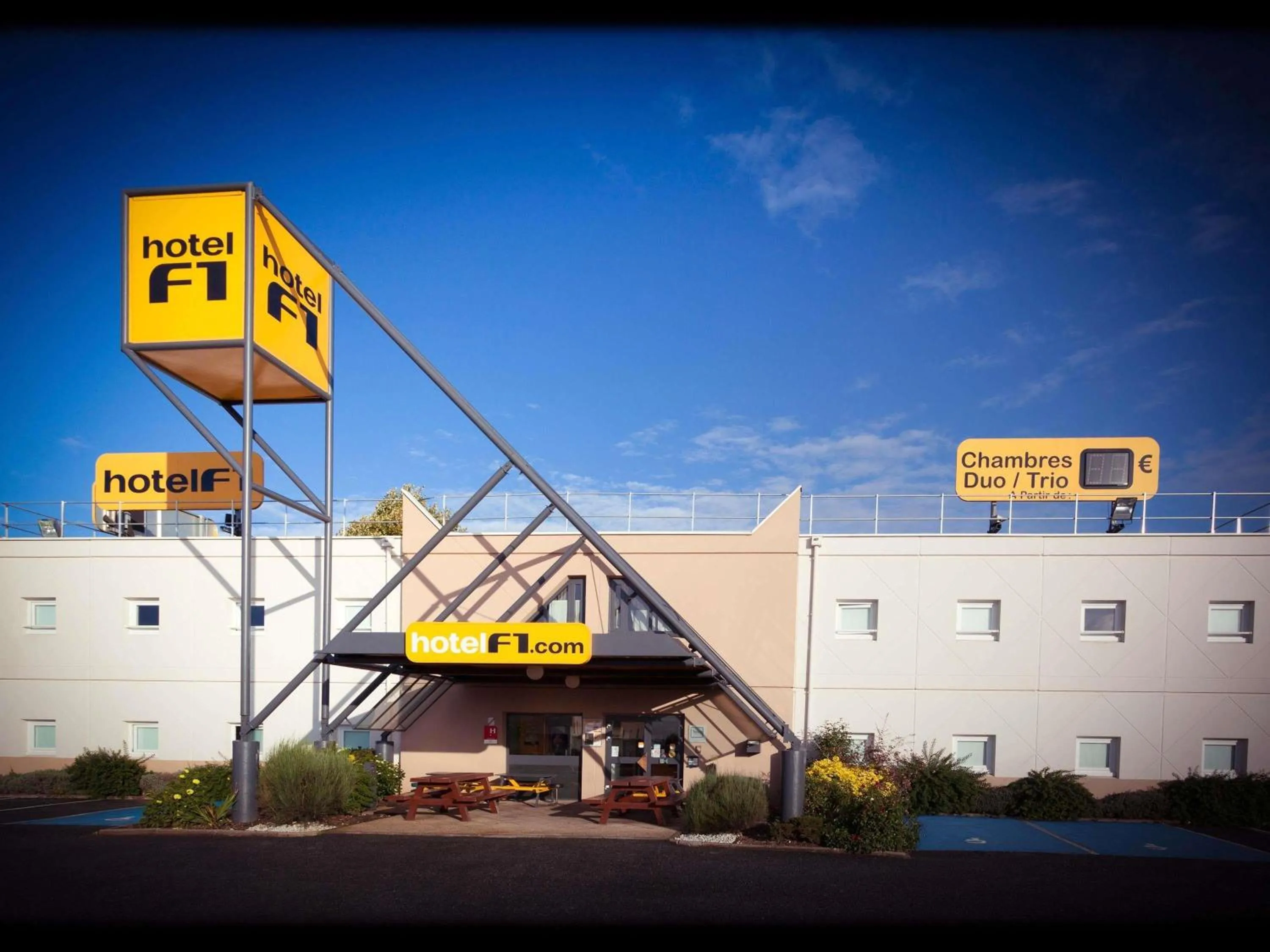 Property building in hotelF1 Villeneuve Loubet