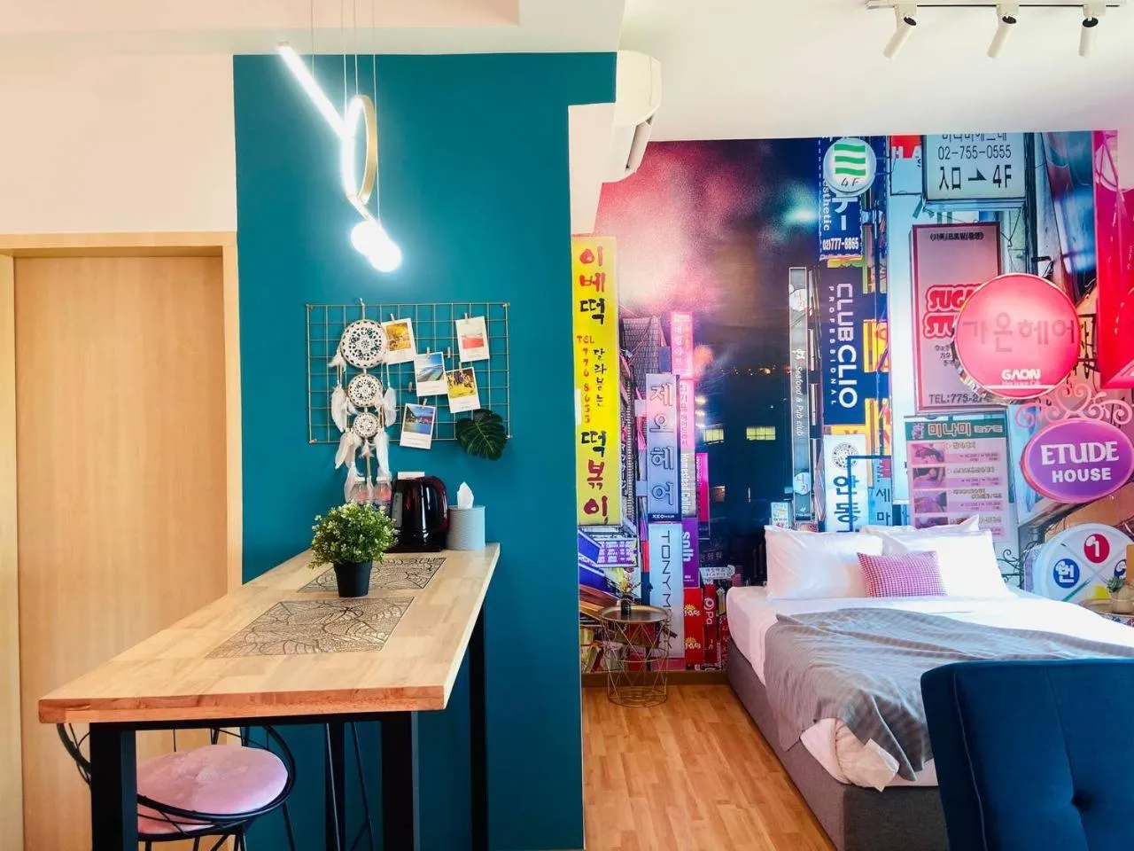 Dining area, Bed in Kuantan Imperium by Glex